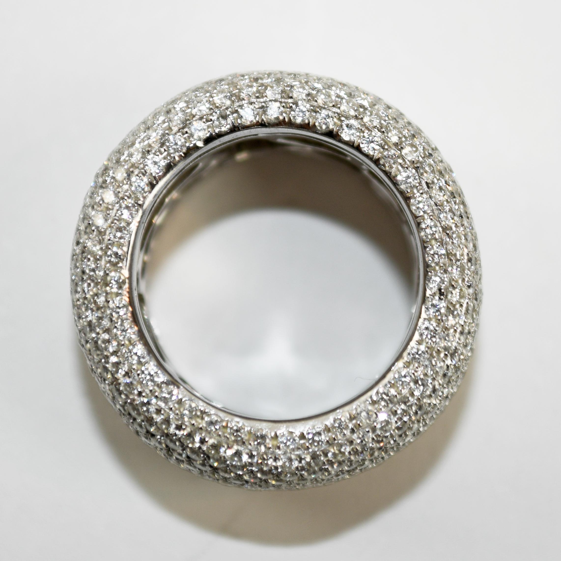 18K Weißgold Diamant Ewigkeitsring 8,20ct für Damen oder Herren im Angebot