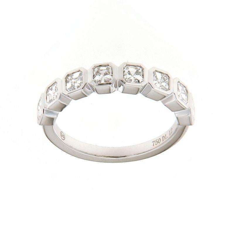 18K White Gold Diamond Fancy Wedding Band - Asscher Cut (Bezel) Half-Way (Moderne) im Angebot