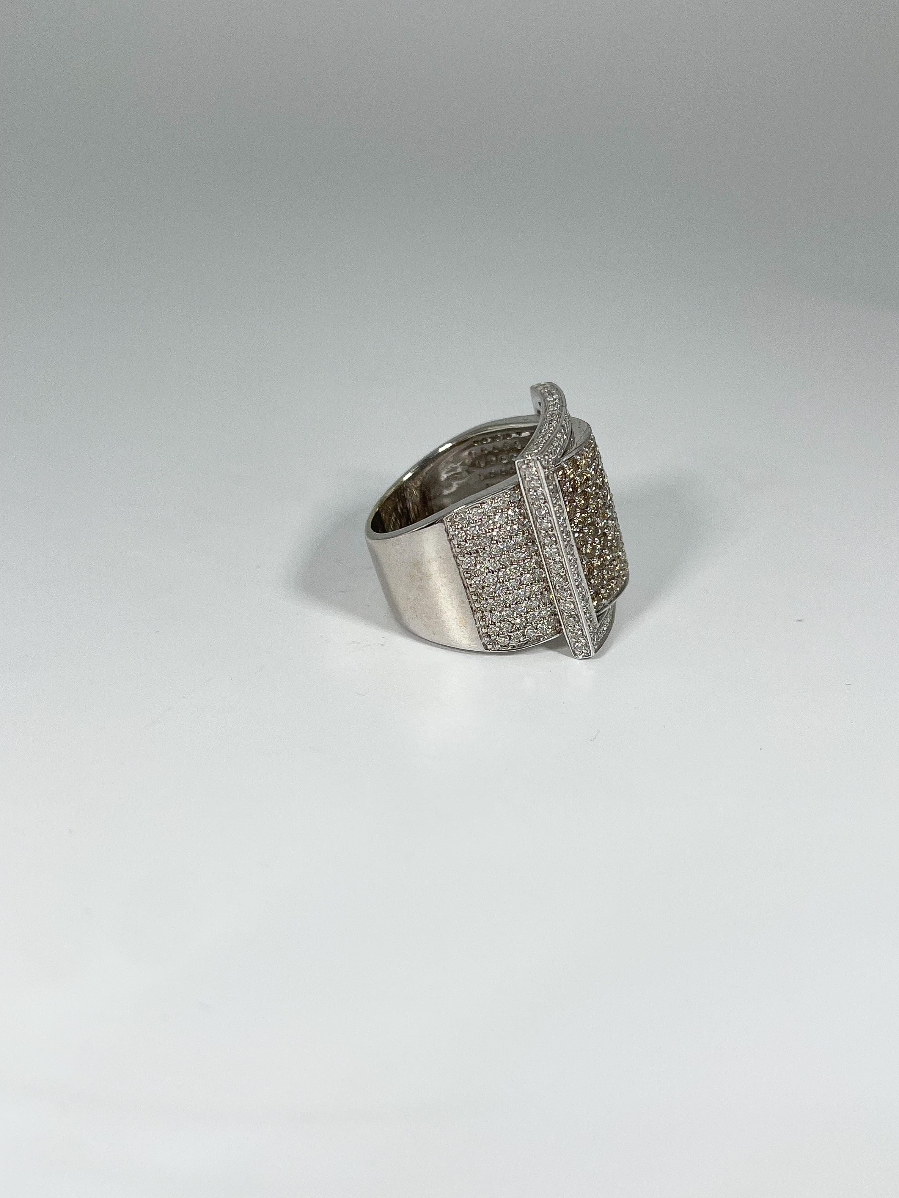 18K White Gold Diamond Fashion Buckle Ring  In Good Condition For Sale In Stuart, FL