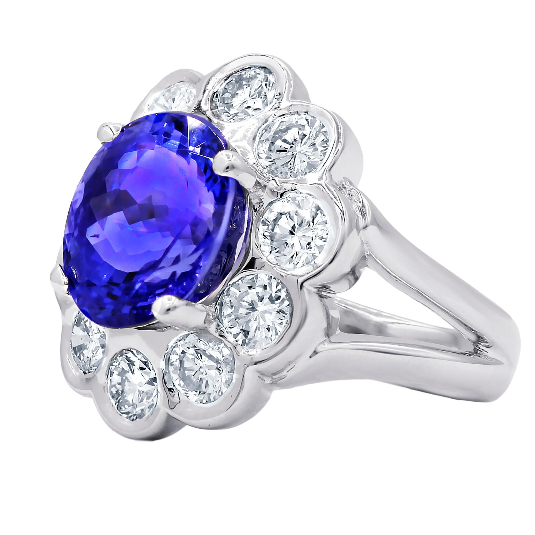 Round Cut 18k White Gold Diamond Fashion Flower Ring with 6.58 Cts Tanzanite For Sale