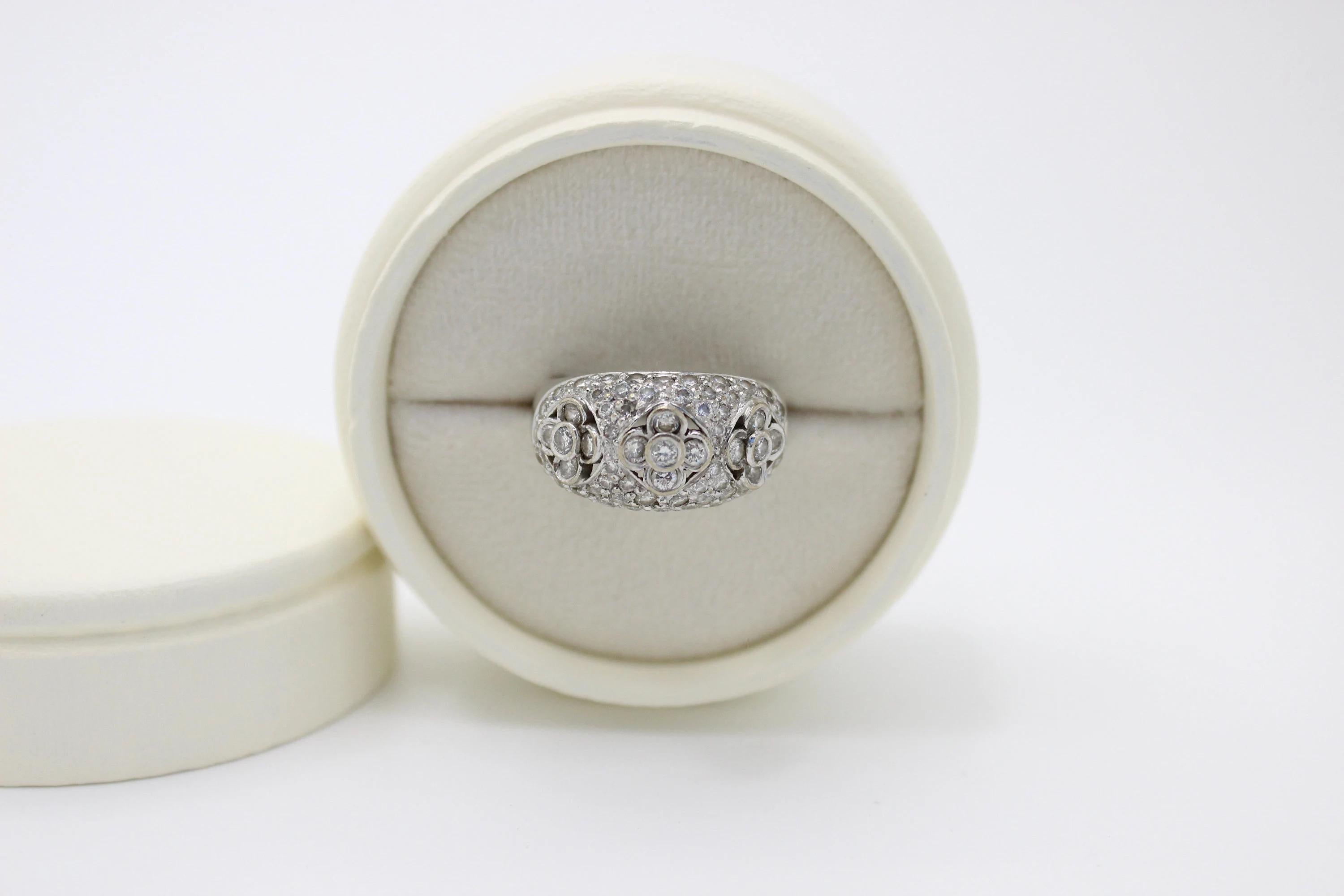 Women's 18k White Gold Diamond Fashion/Statement Estate Ring Flower Design For Sale