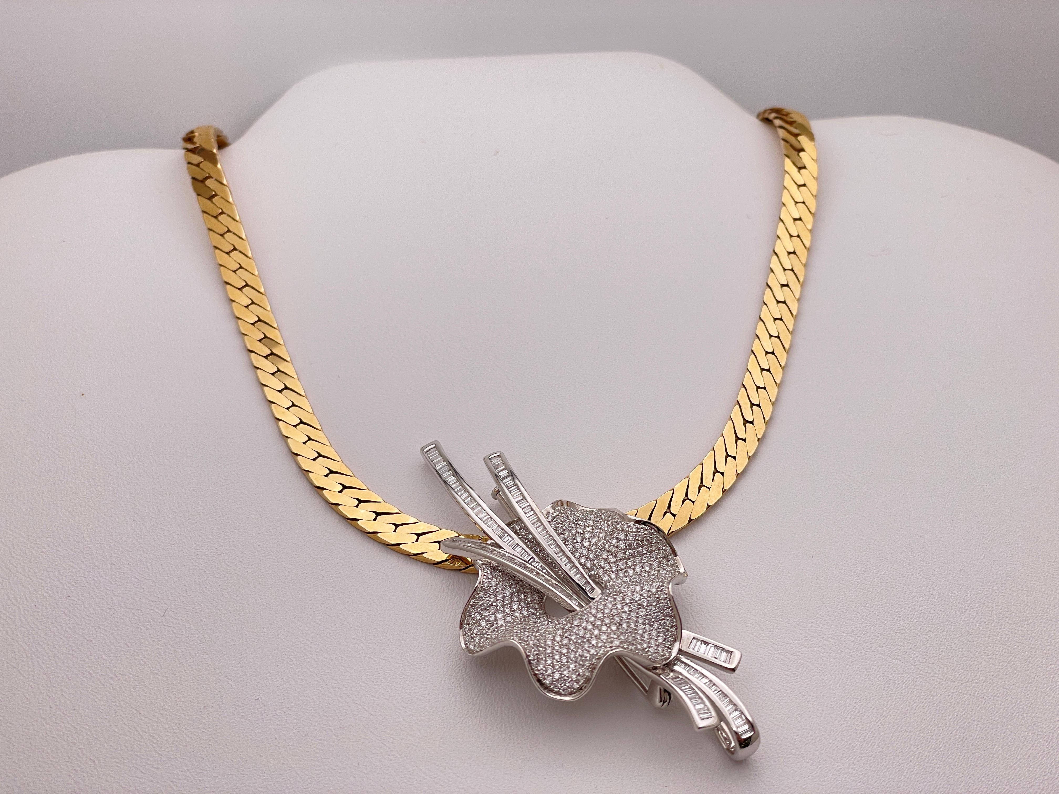 18K White Gold Diamond Floral Lilly Anhänger 14K Yellow Gold Link Chain (Rundschliff) im Angebot