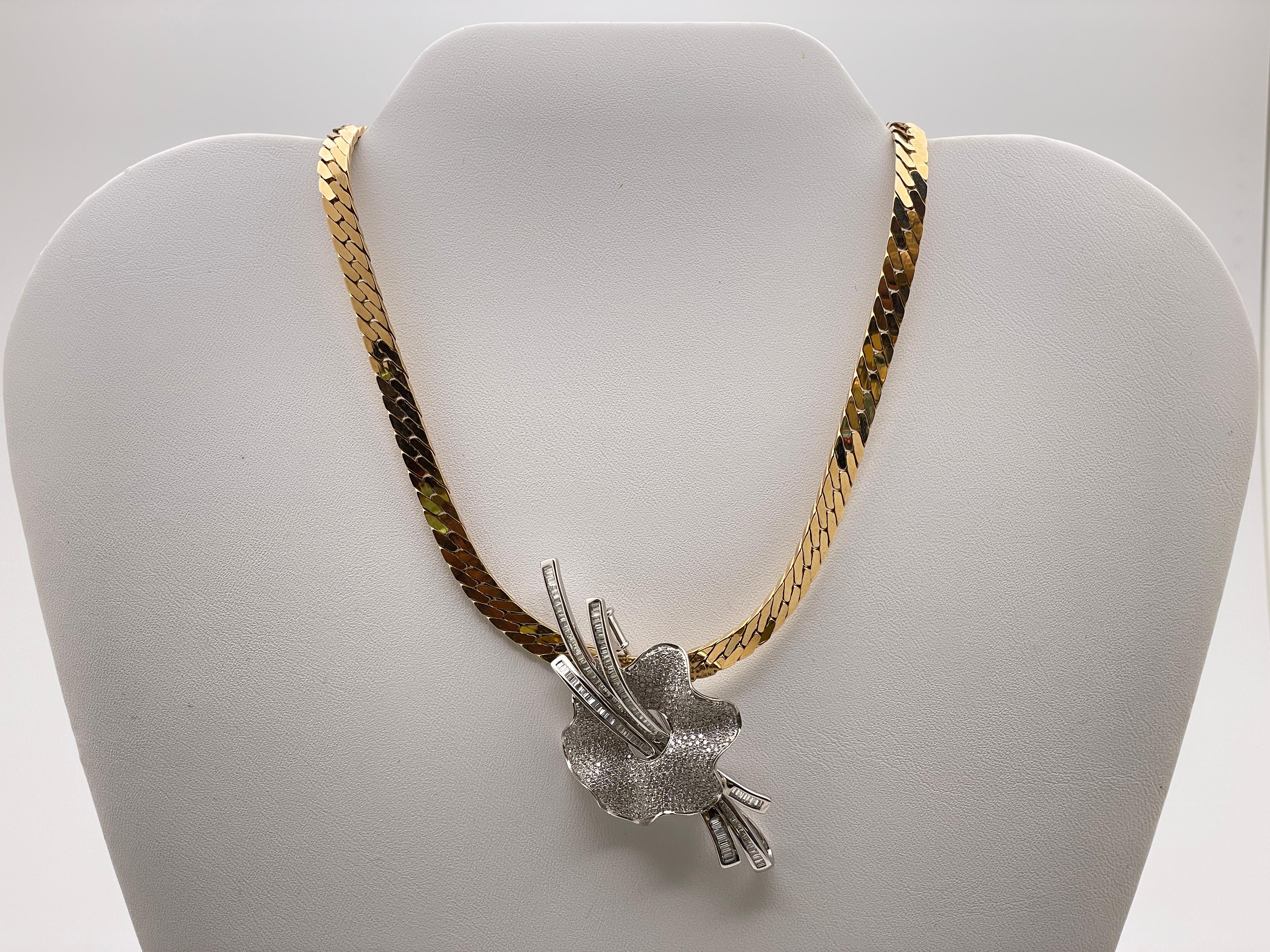 18K White Gold Diamond Floral Lilly Anhänger 14K Yellow Gold Link Chain im Angebot 1