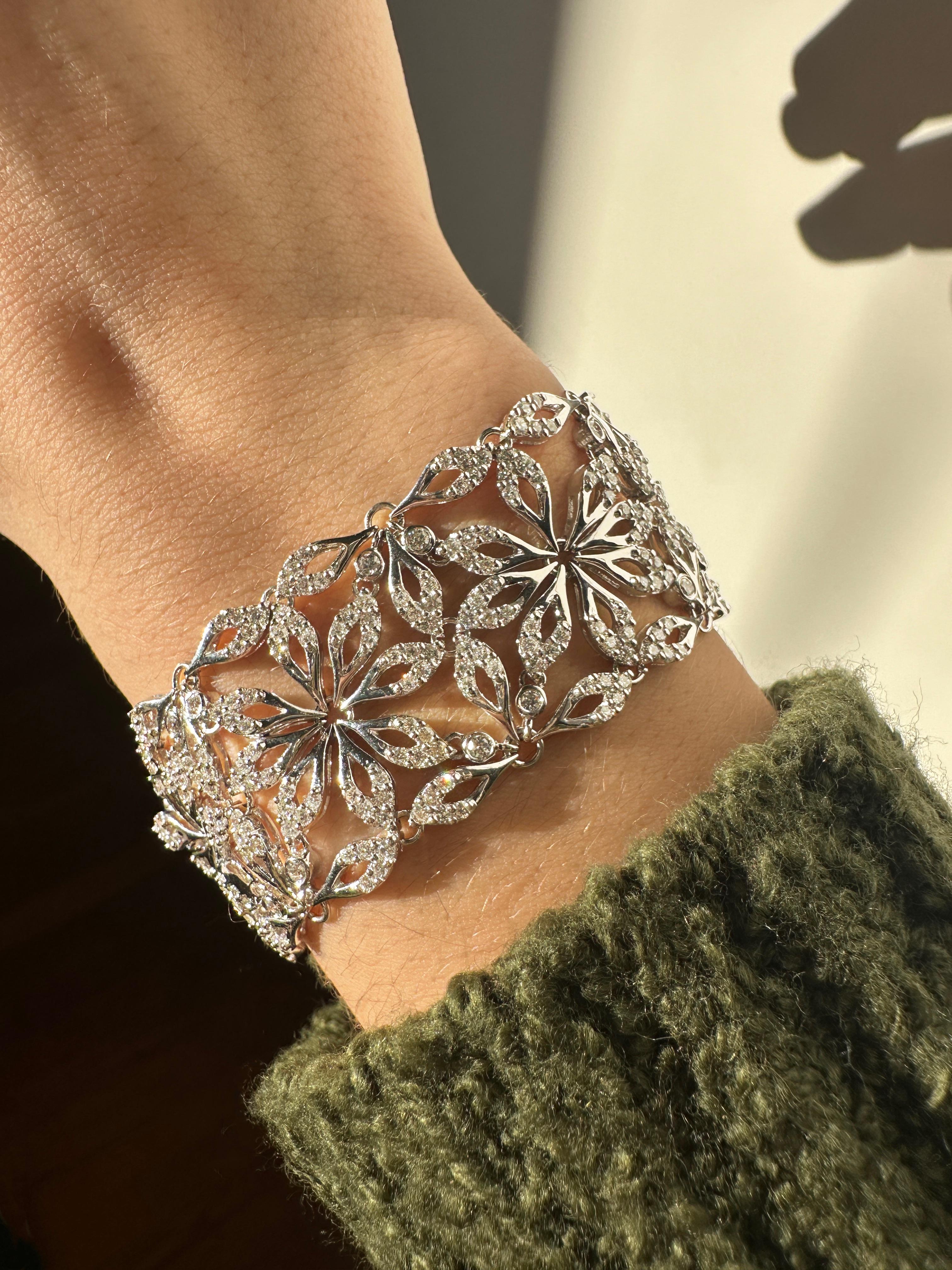 Round Cut 18K White Gold Diamond Flower Bracelet For Sale