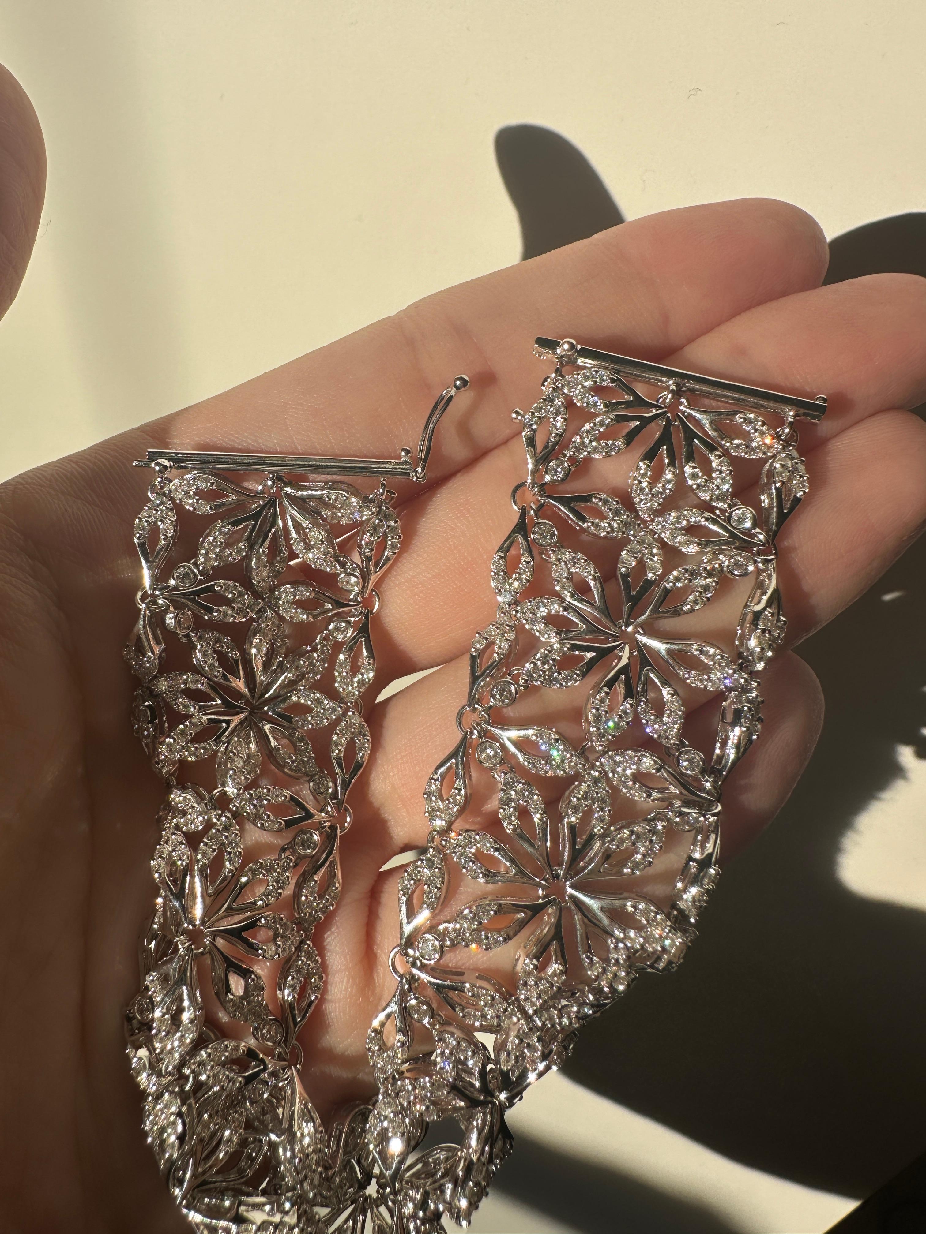 18K White Gold Diamond Flower Bracelet For Sale 1