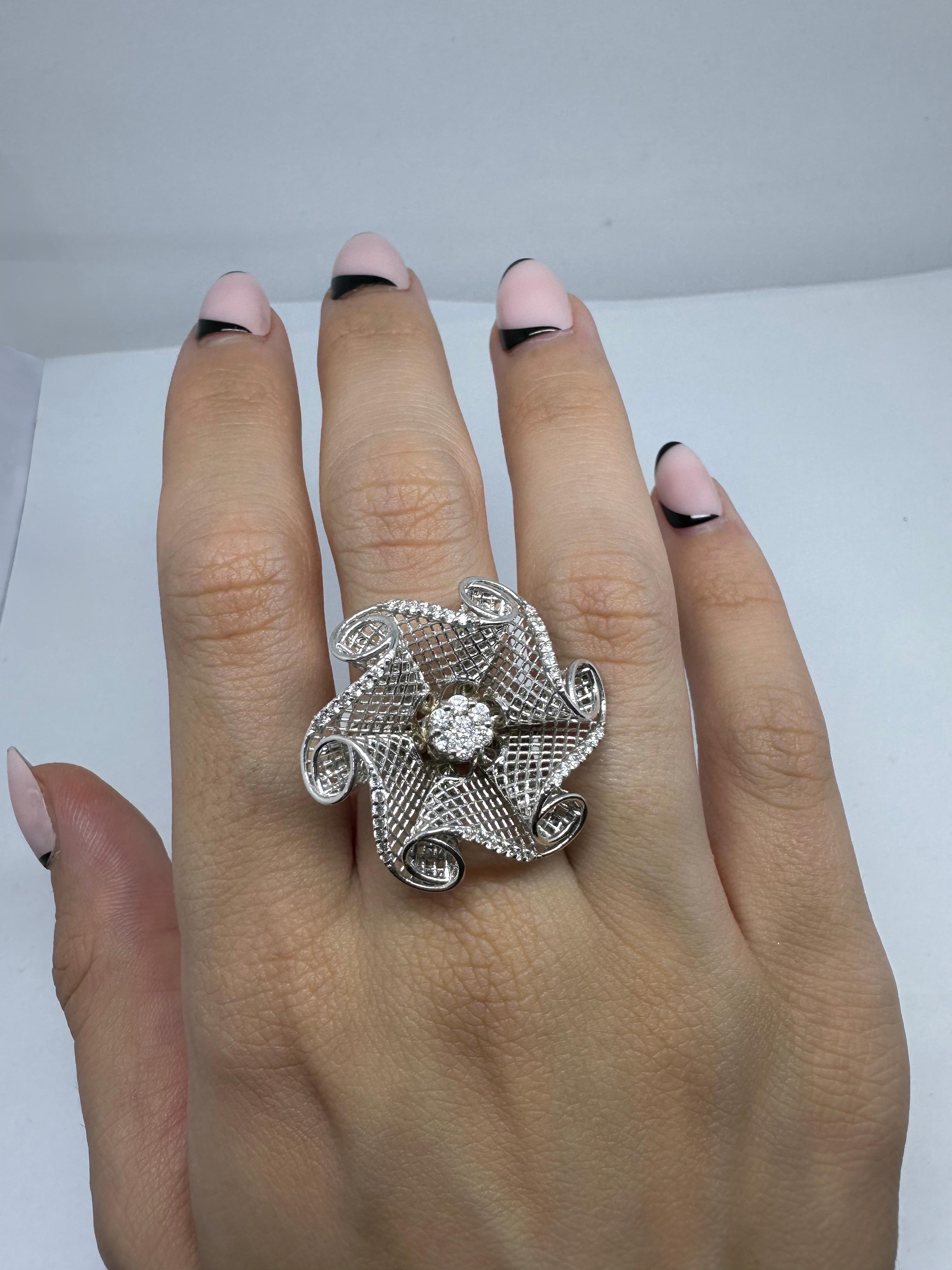 Anillo Cóctel Flor Diamante Oro Blanco 18K Corte redondo en venta