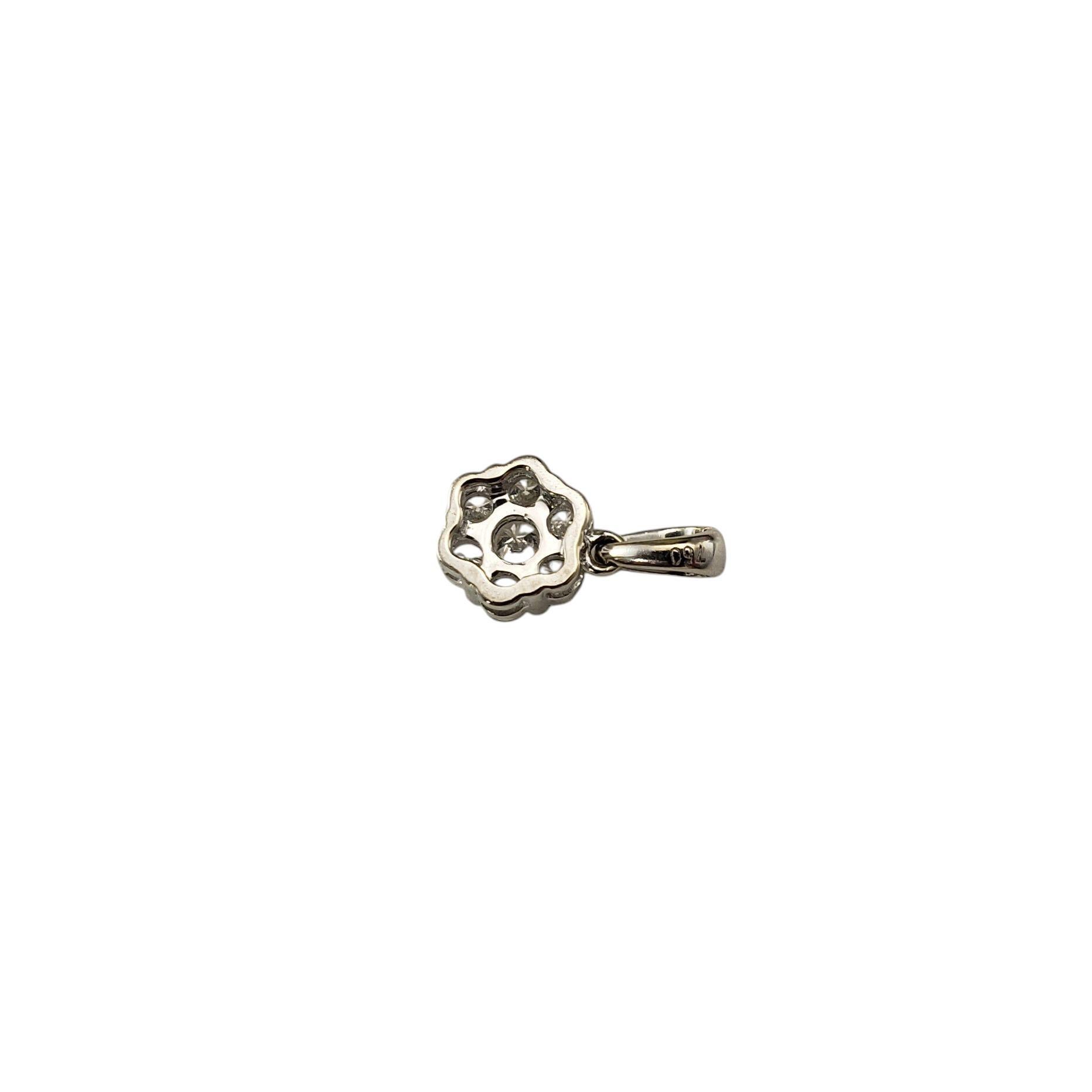 18K White Gold Diamond Flower Pendant #20931 In Good Condition For Sale In Washington Depot, CT