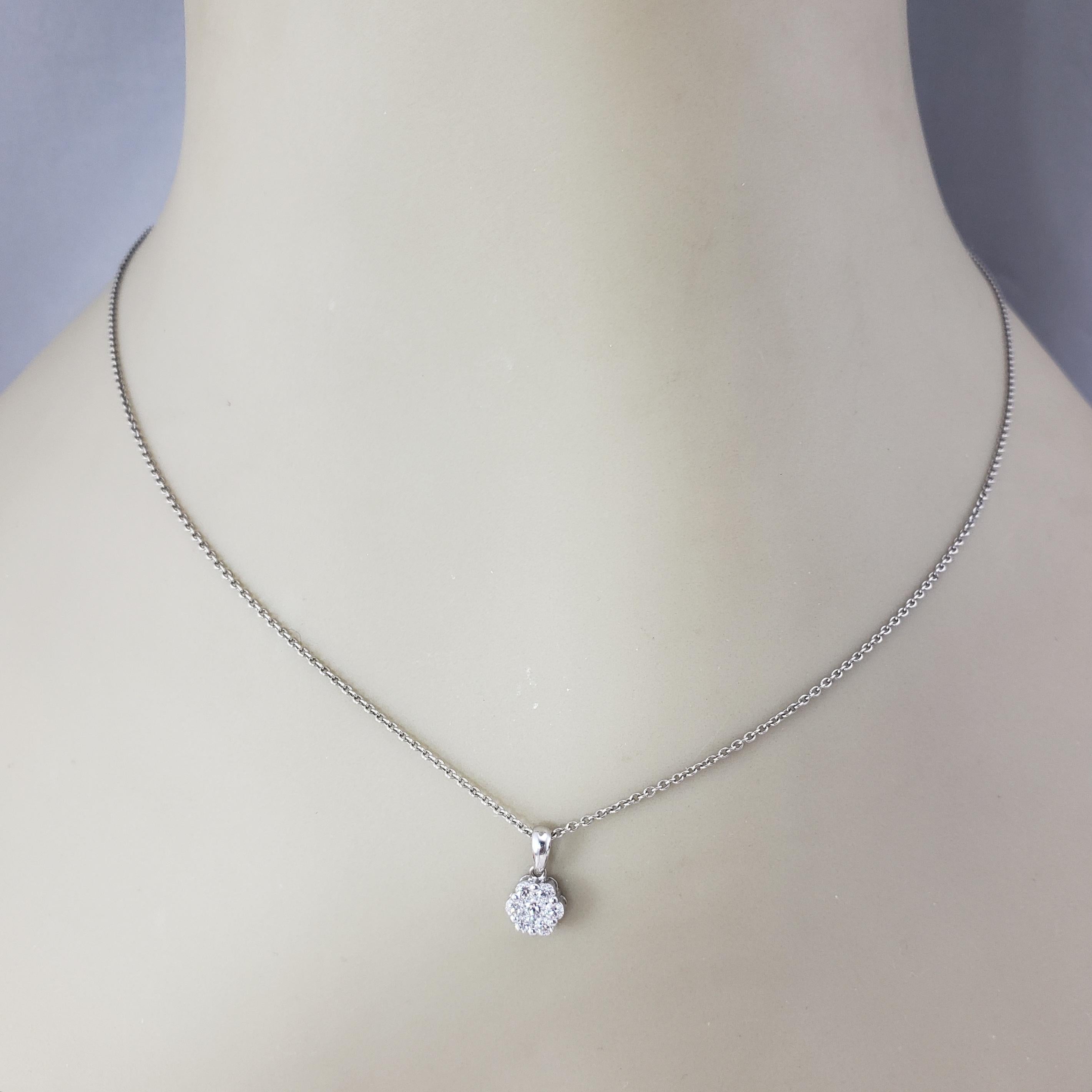 18K White Gold Diamond Flower Pendant #20931 For Sale 2