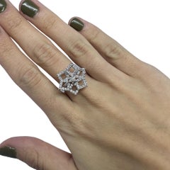 18k White Gold Diamond Flower Ring