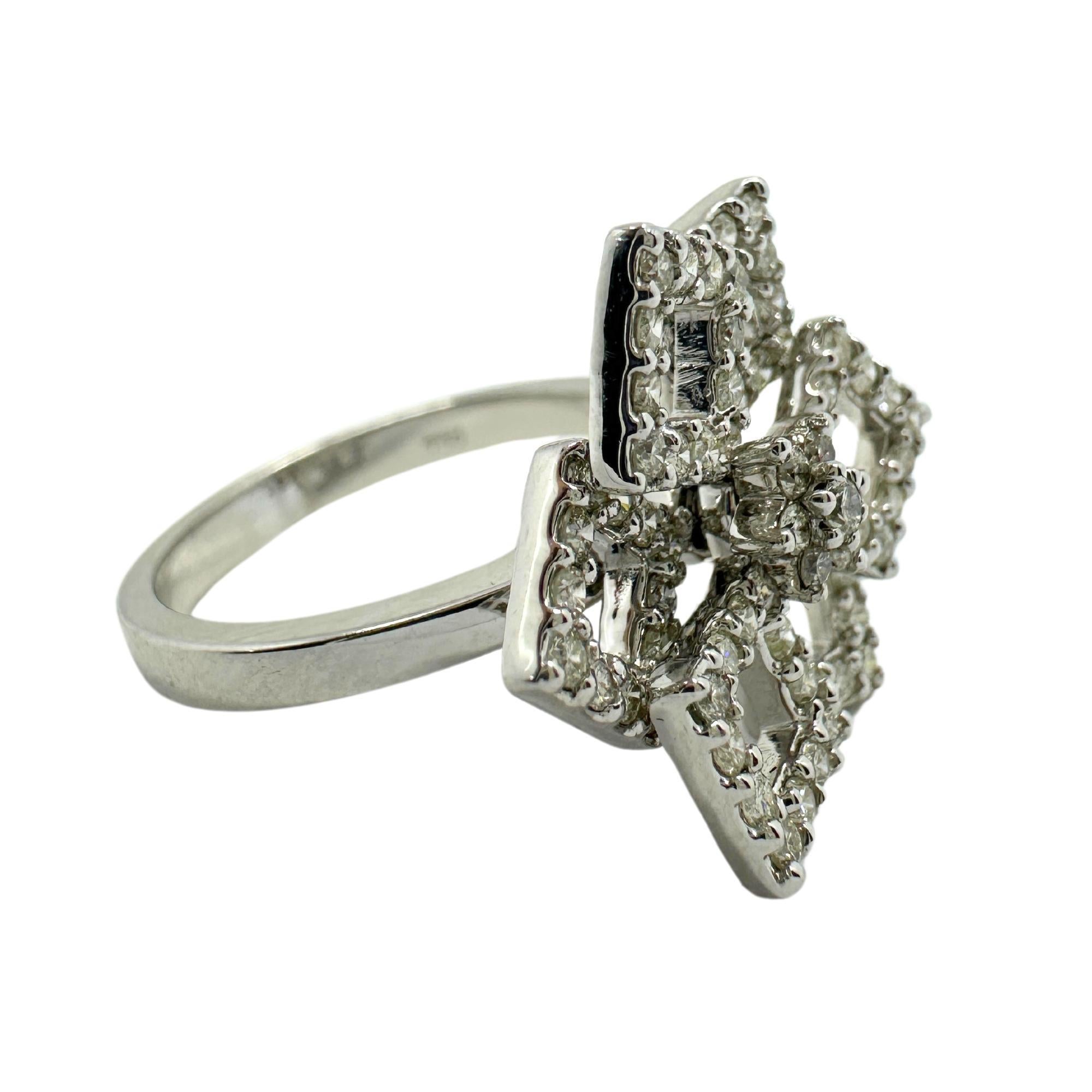 Women's 18k White Gold Diamond Flower Ring For Sale