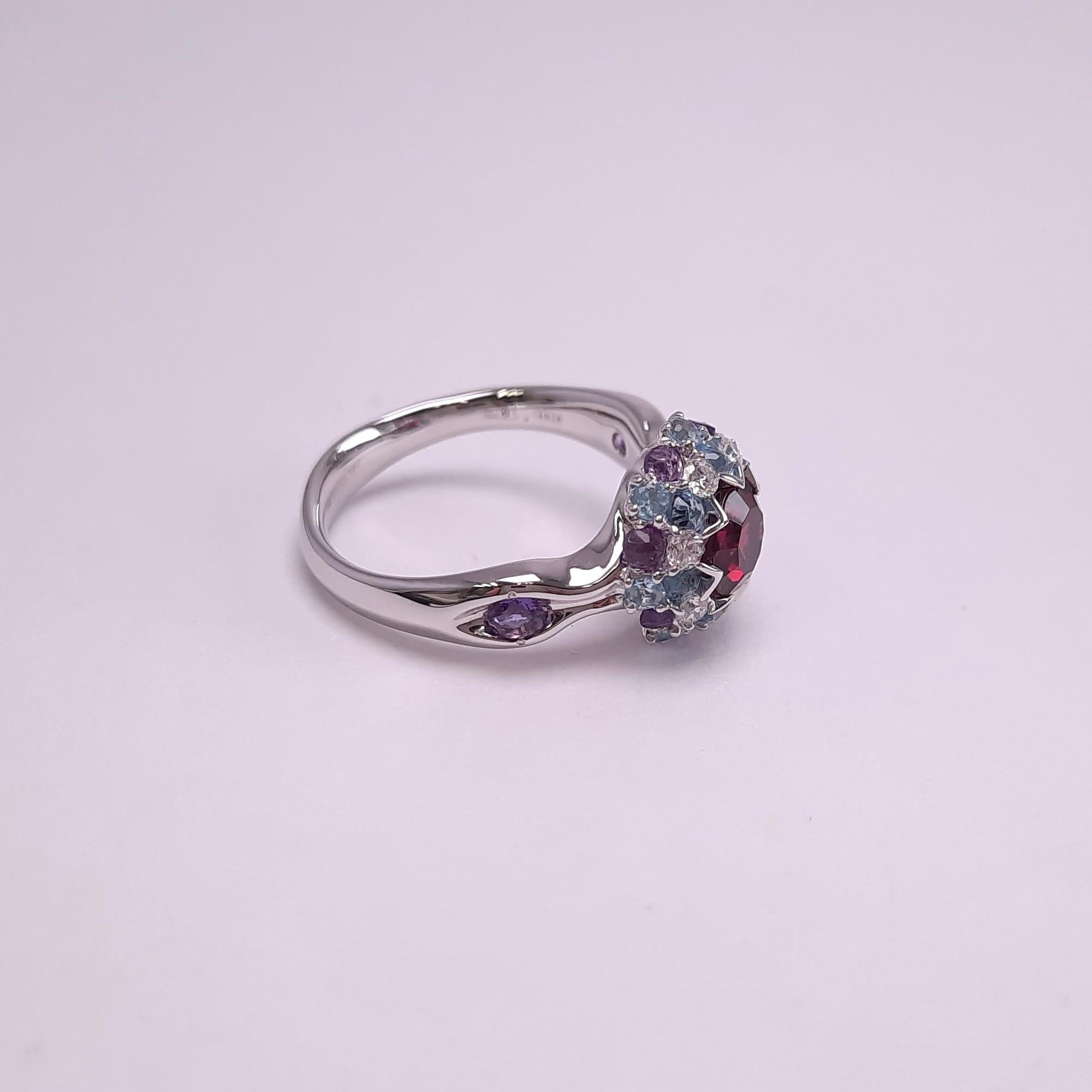 Round Cut 18K White Gold Diamond Garnet Ring in Aurora Style Stone Setting