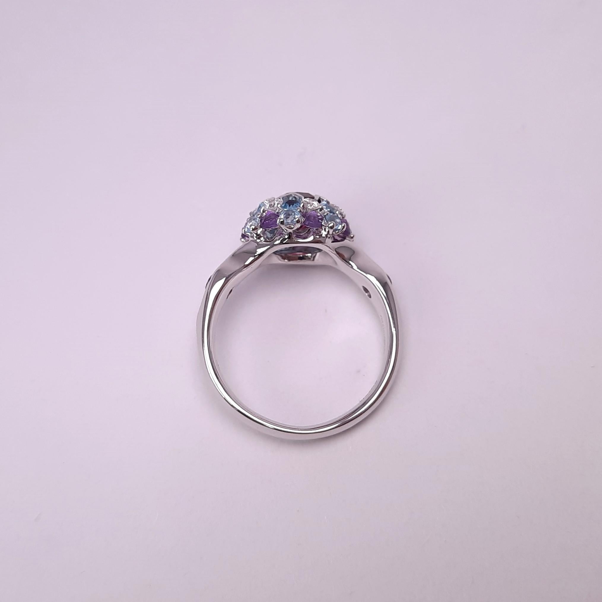 18K White Gold Diamond Garnet Ring in Aurora Style Stone Setting In New Condition In Hong Kong, HK