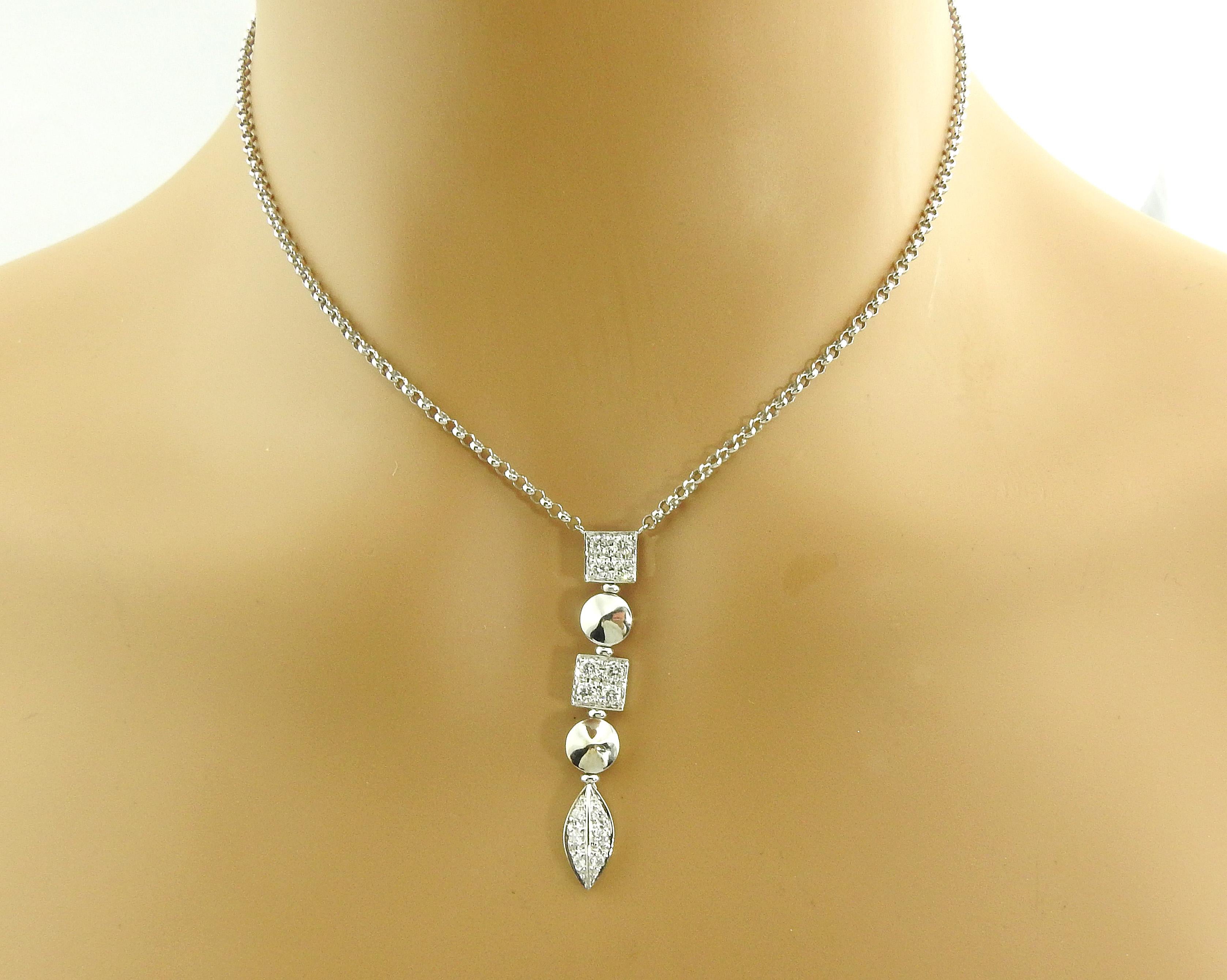 18 Karat Weißgold Diamant Geometrische Halskette mit baumelndem Anhänger im Angebot 3