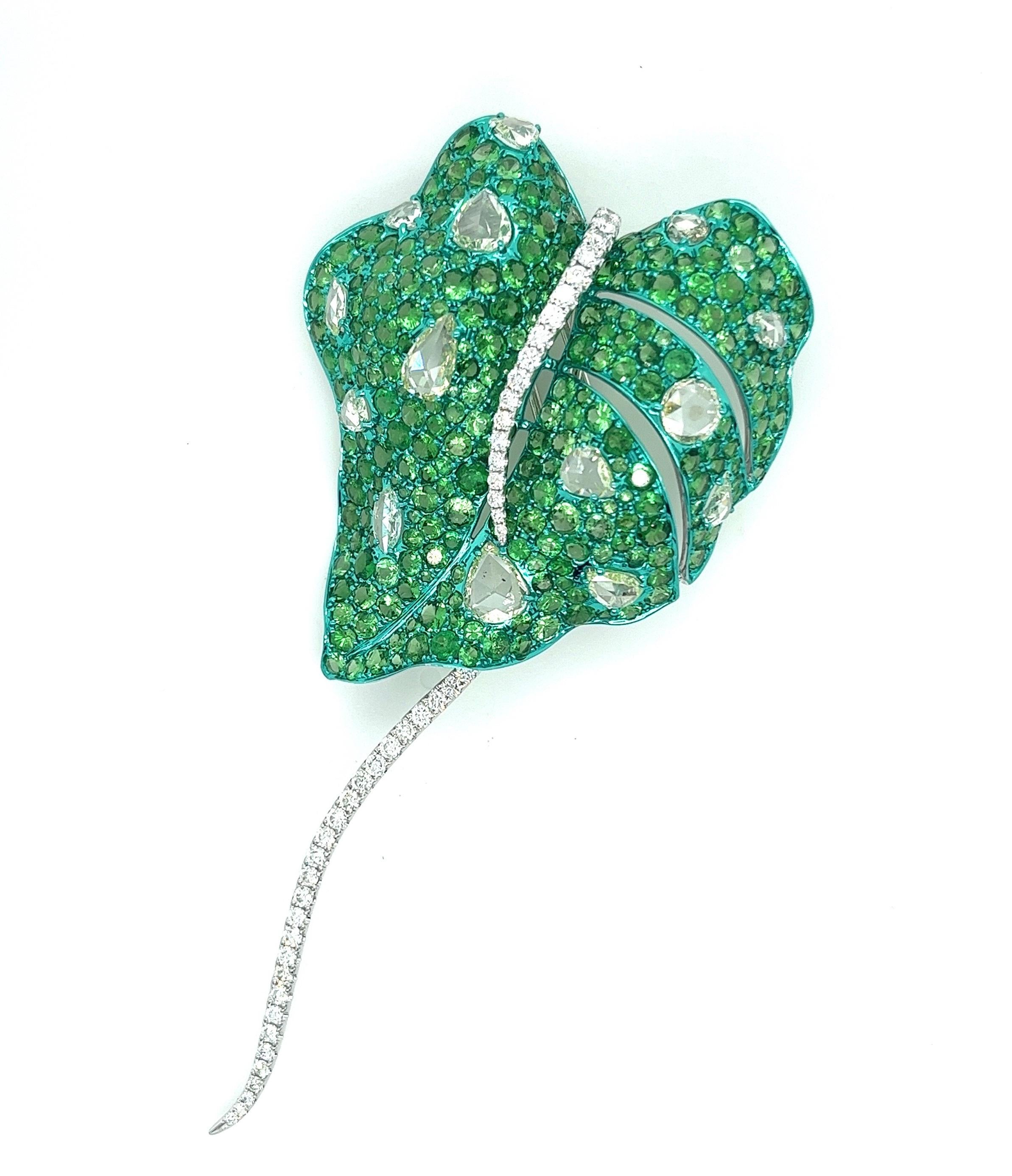 18K White Gold Diamond & Green Garnet Narcissus Leaf Brooch

271 Green Garnets - 13.670 CT
14 Diamonds - 3.11 CT
52 Diamonds - 1.240 CT
18K White Gold - 17.020 GM

Introducing the exquisite Water Lily Leaf Brooch by Althoff Jewelry, meticulously