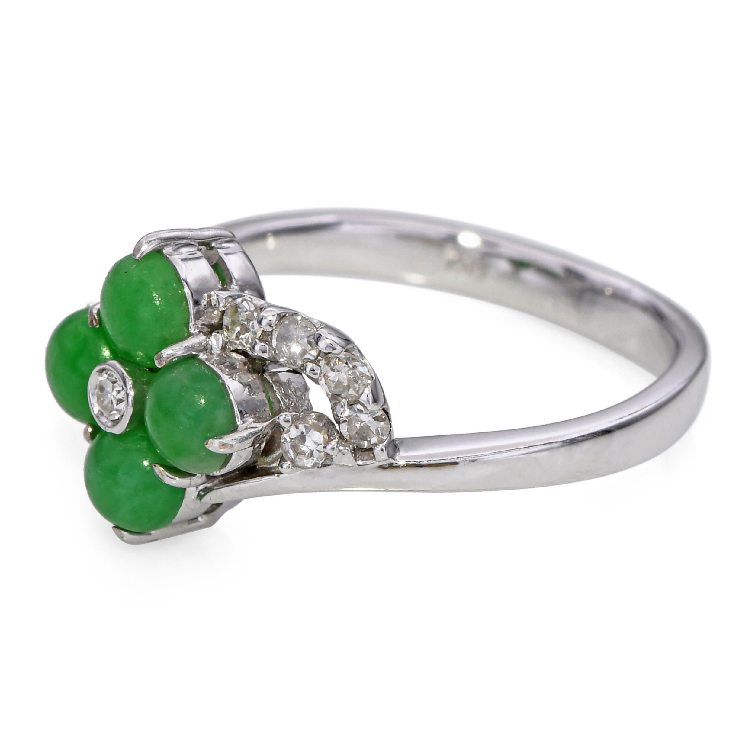 18k Weißgold Diamant & Grüne Jade Blume Ring im Zustand „Gut“ im Angebot in New York, NY