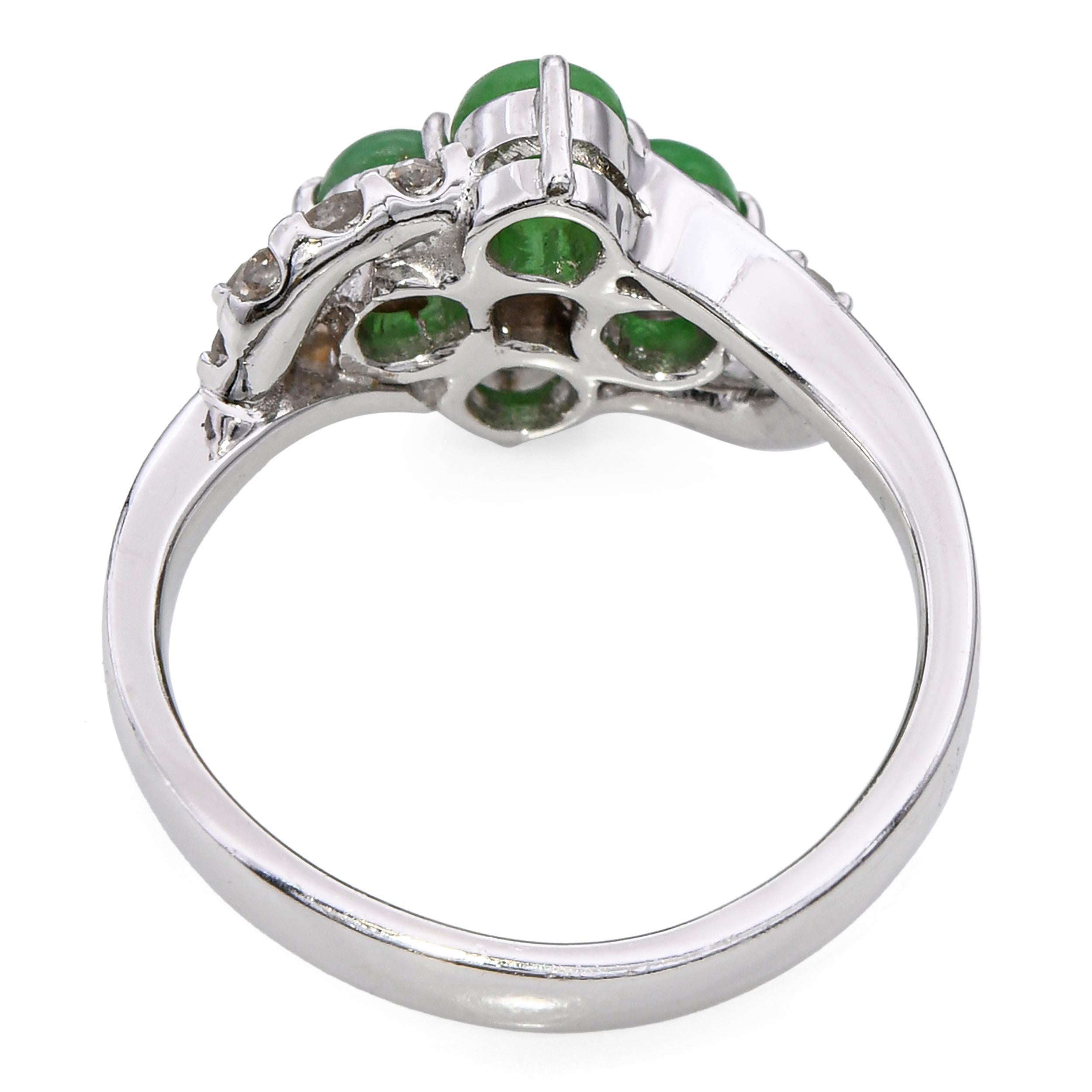 18k Weißgold Diamant & Grüne Jade Blume Ring für Damen oder Herren im Angebot
