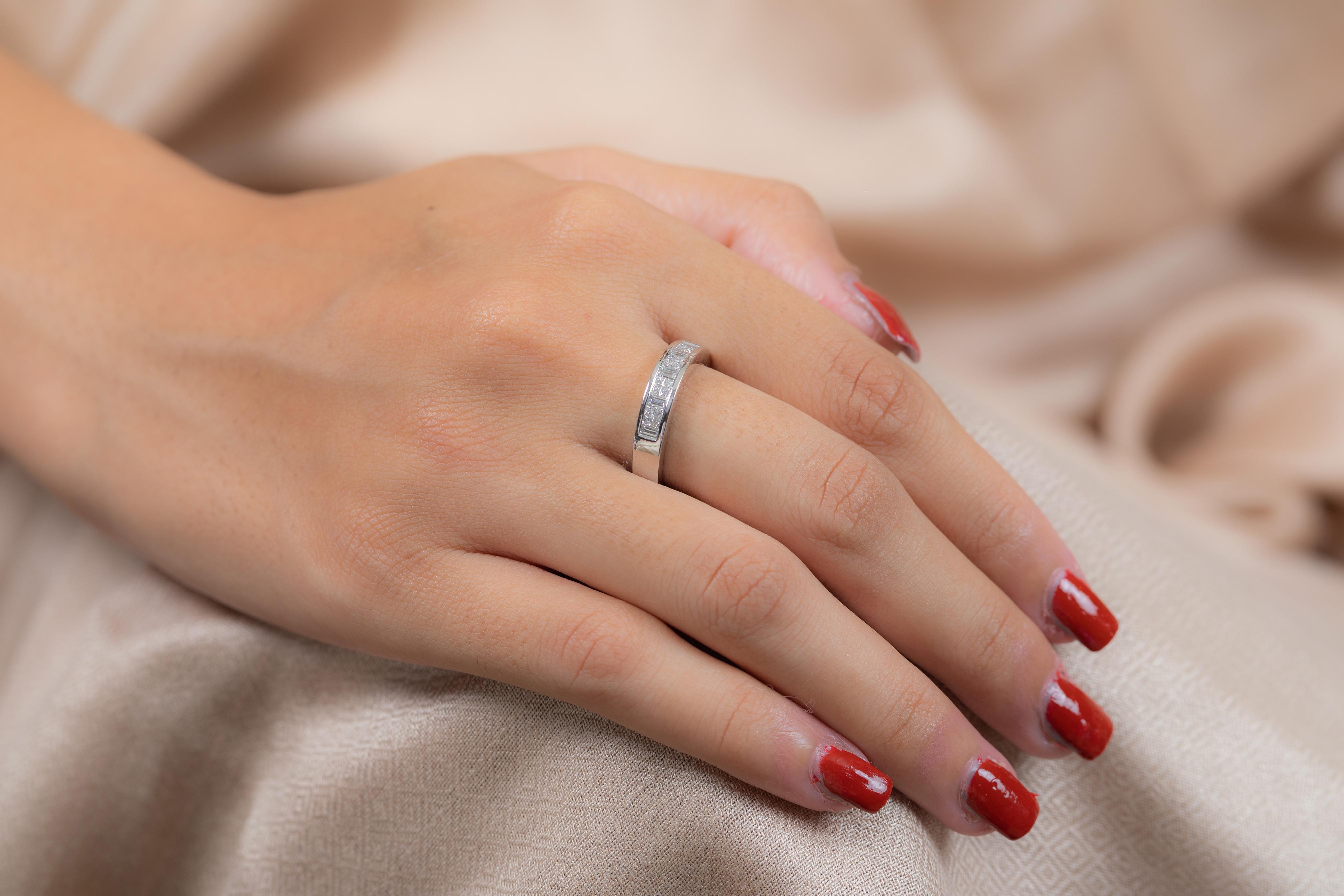 Im Angebot: 18 Karat Weißgold Real Diamant Halb-Eternity-Ring () 6