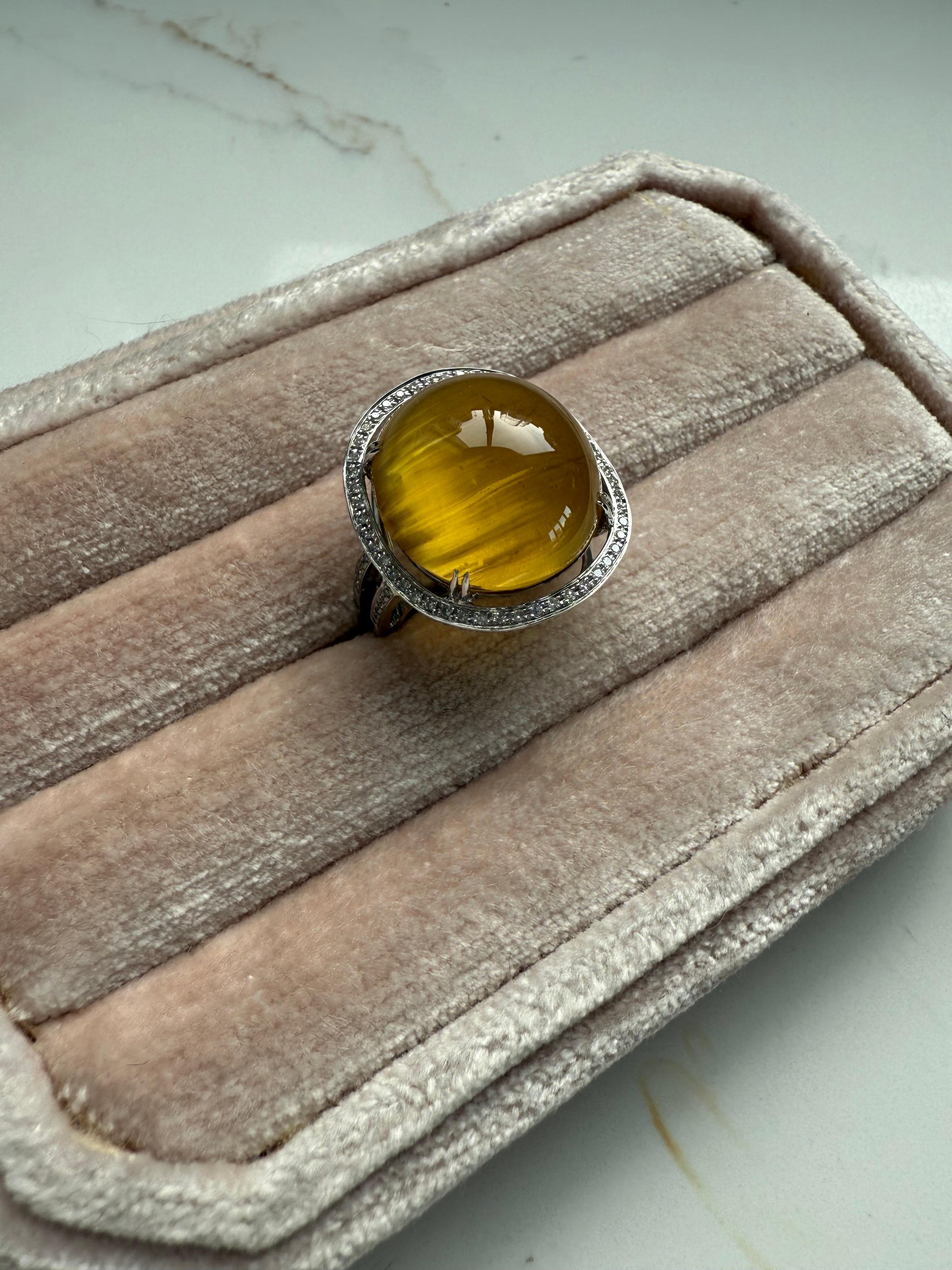 18K White Gold Diamond Halo and Cat's Eye Chrysoberyl Ring In Good Condition For Sale In San Francisco, CA