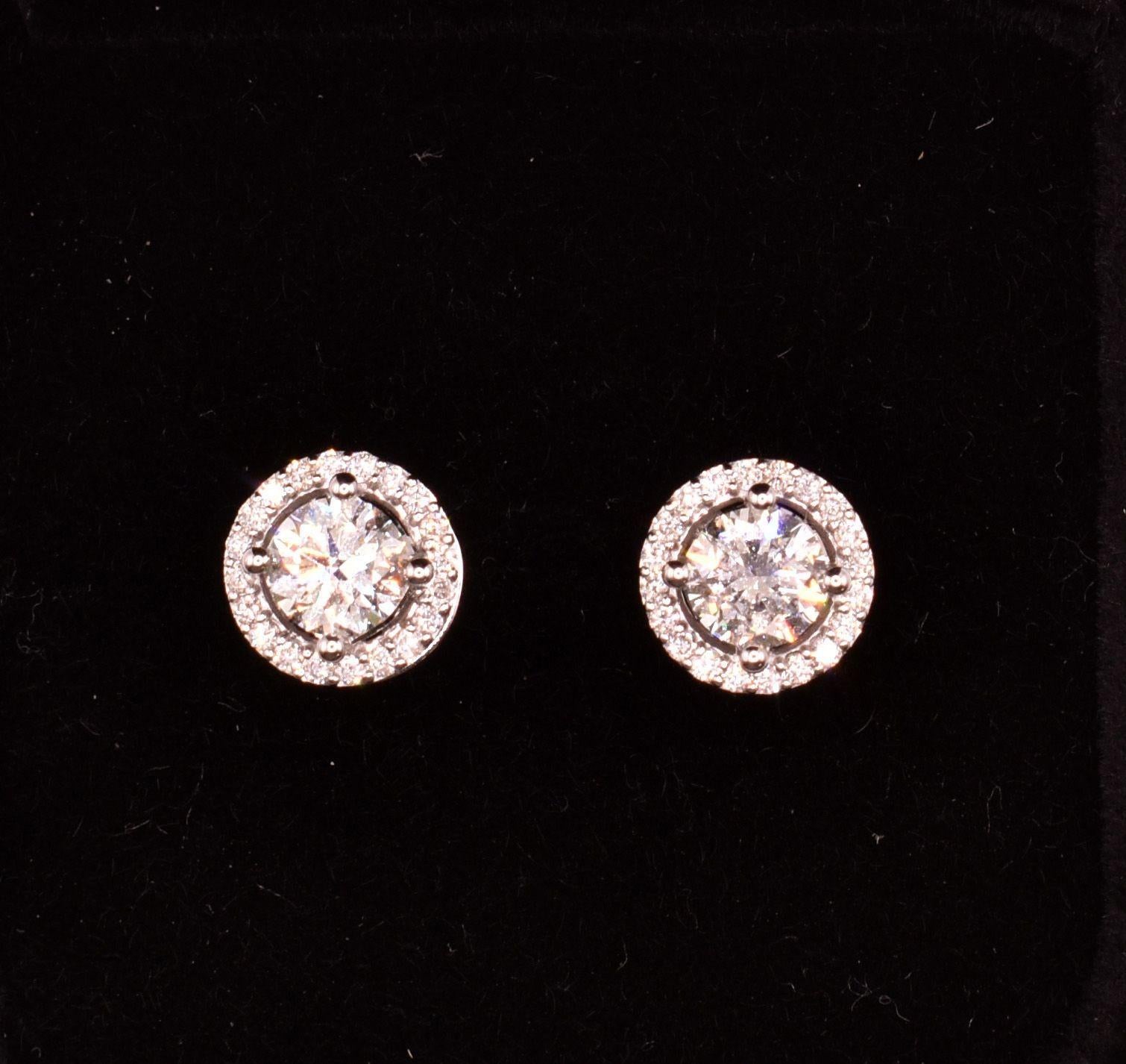 18k White Gold Diamond Halo Stud Earrings For Sale 2