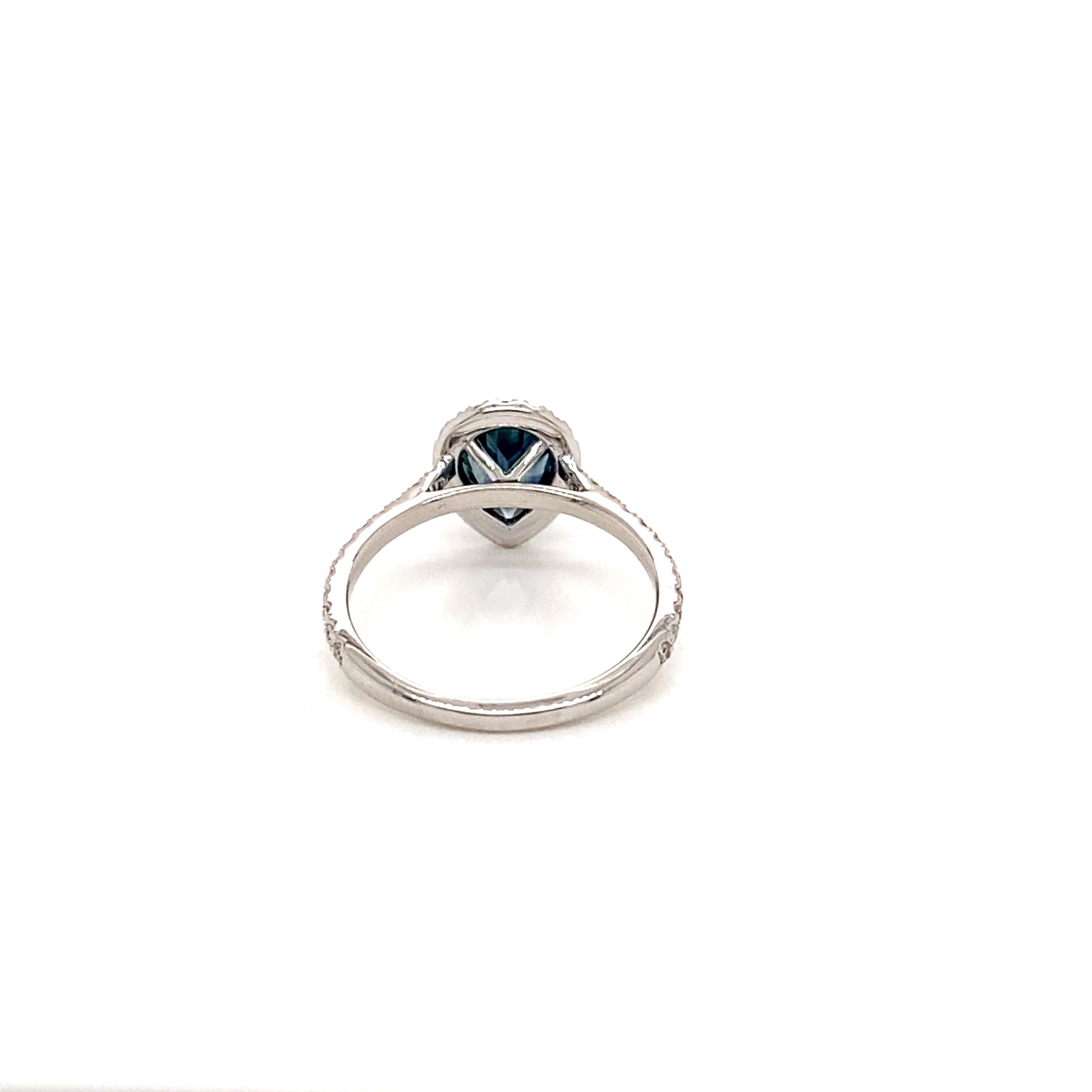 18 Karat Weißgold Diamant Halo Teardrop Montana Saphir Ring (Tropfenschliff) im Angebot