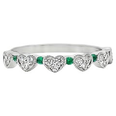 18K White Gold Diamond Heart Band Ring with Alternating Round Emeralds