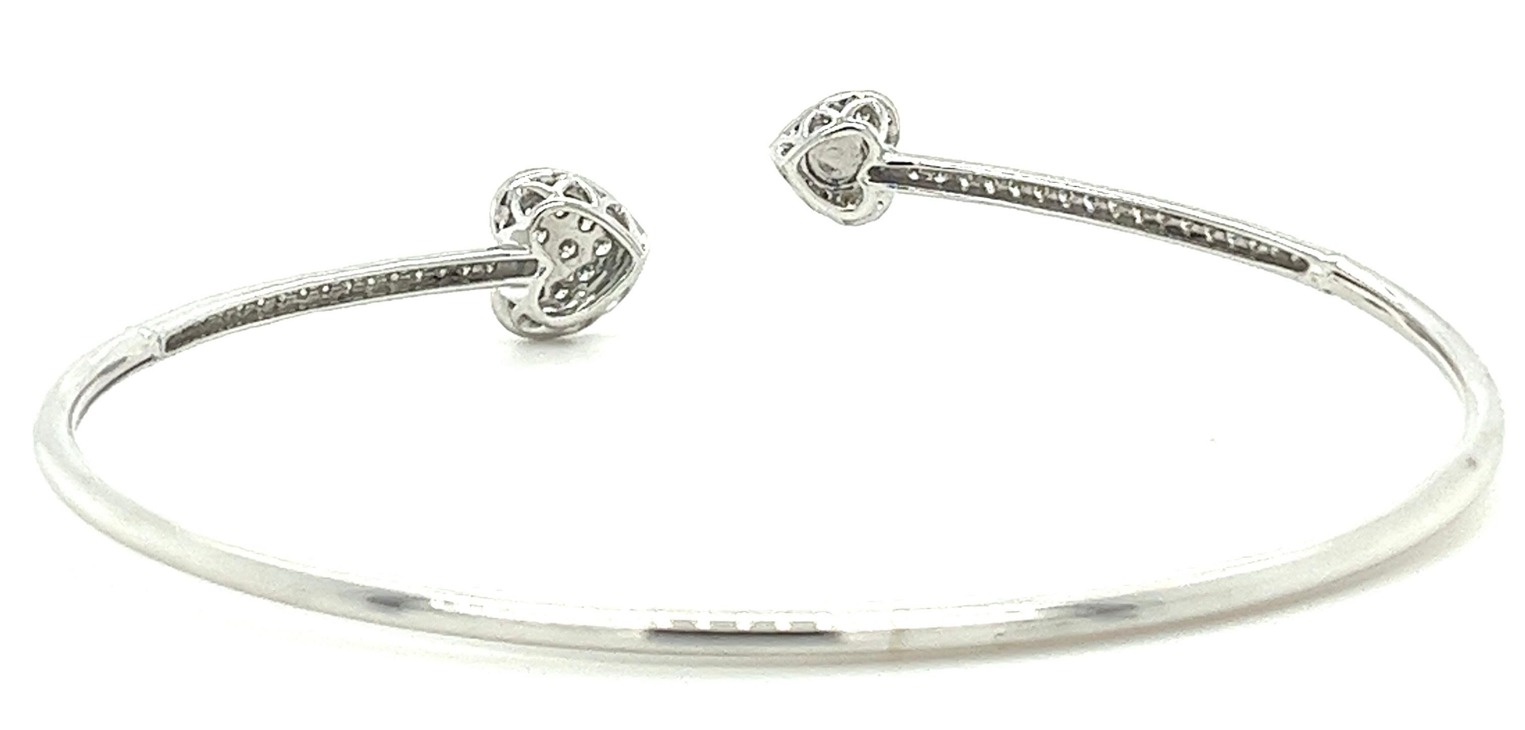 18K White Gold Diamond Heart Bracelet  In New Condition For Sale In Hong Kong, HK