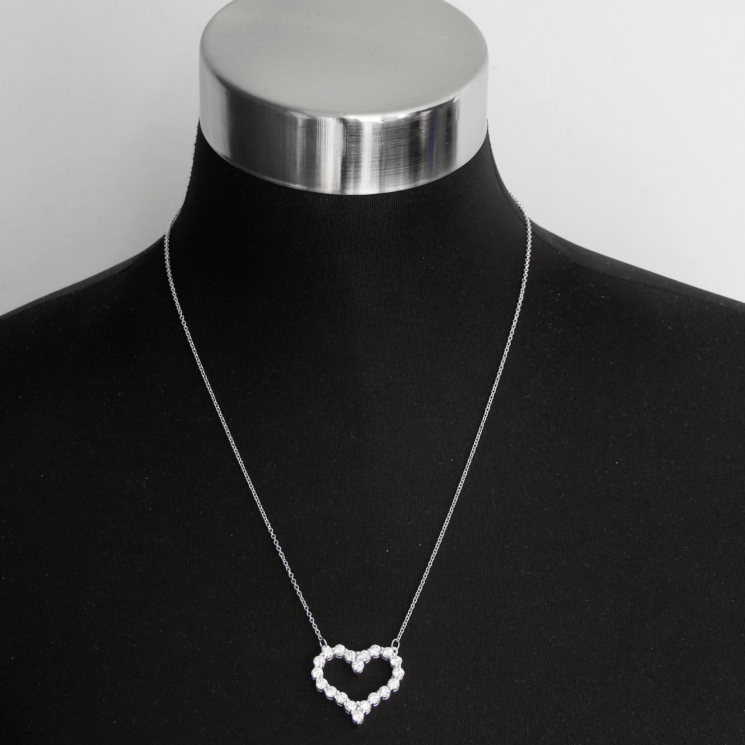 18K White Gold Diamond Heart Necklace 3.21 Cts In New Condition For Sale In Dallas, TX