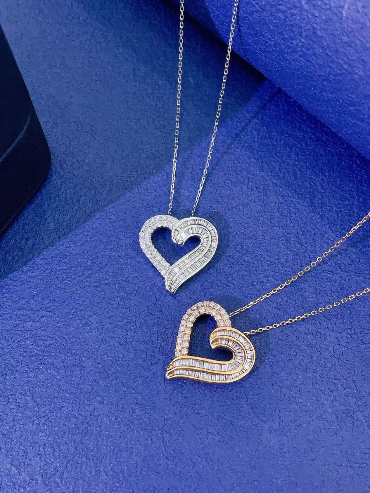 18K White Gold Diamond Heart Necklace In New Condition For Sale In Hong Kong, HK
