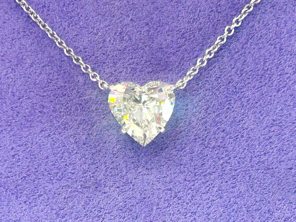 Collana con ciondolo a forma di cuore con diamante in oro bianco 18 carati 3,49 W/EGL In condizioni buone in vendita a Beverly Hills, CA
