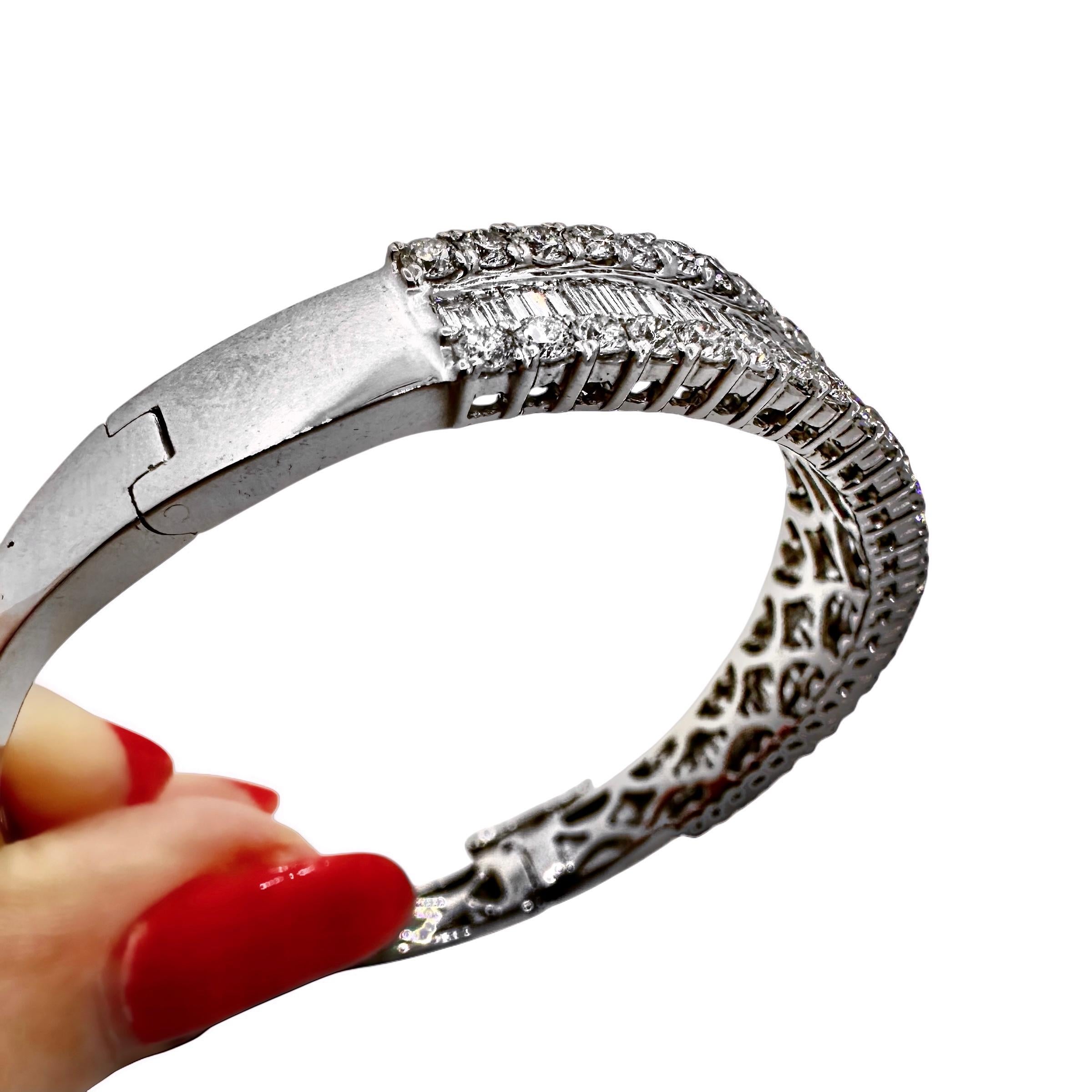 Modern 18K White Gold & Diamond Hinged Bangle Bracelet for Ladies With a Small Wrist For Sale