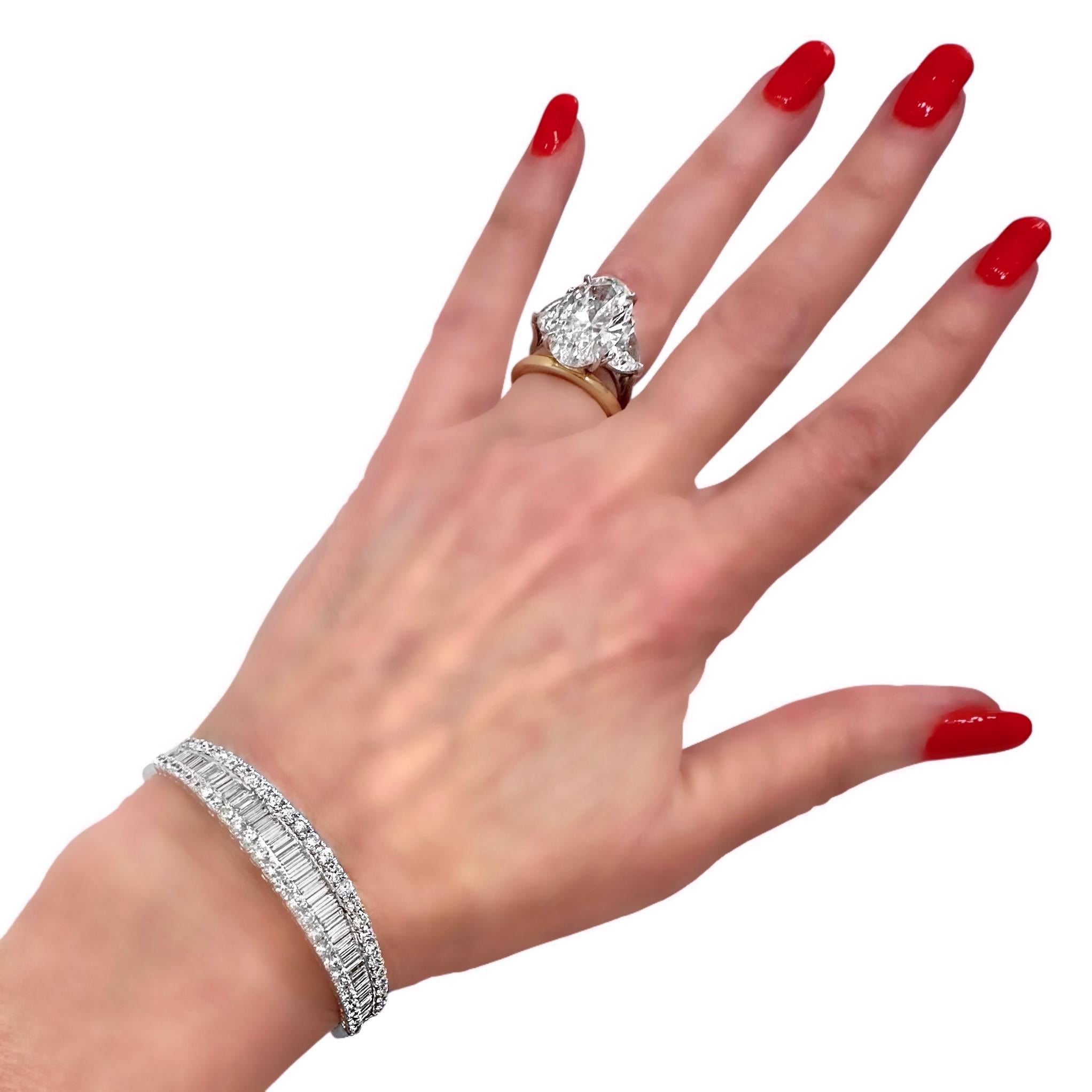 18K White Gold & Diamond Hinged Bangle Bracelet for Ladies With a Small Wrist For Sale 3