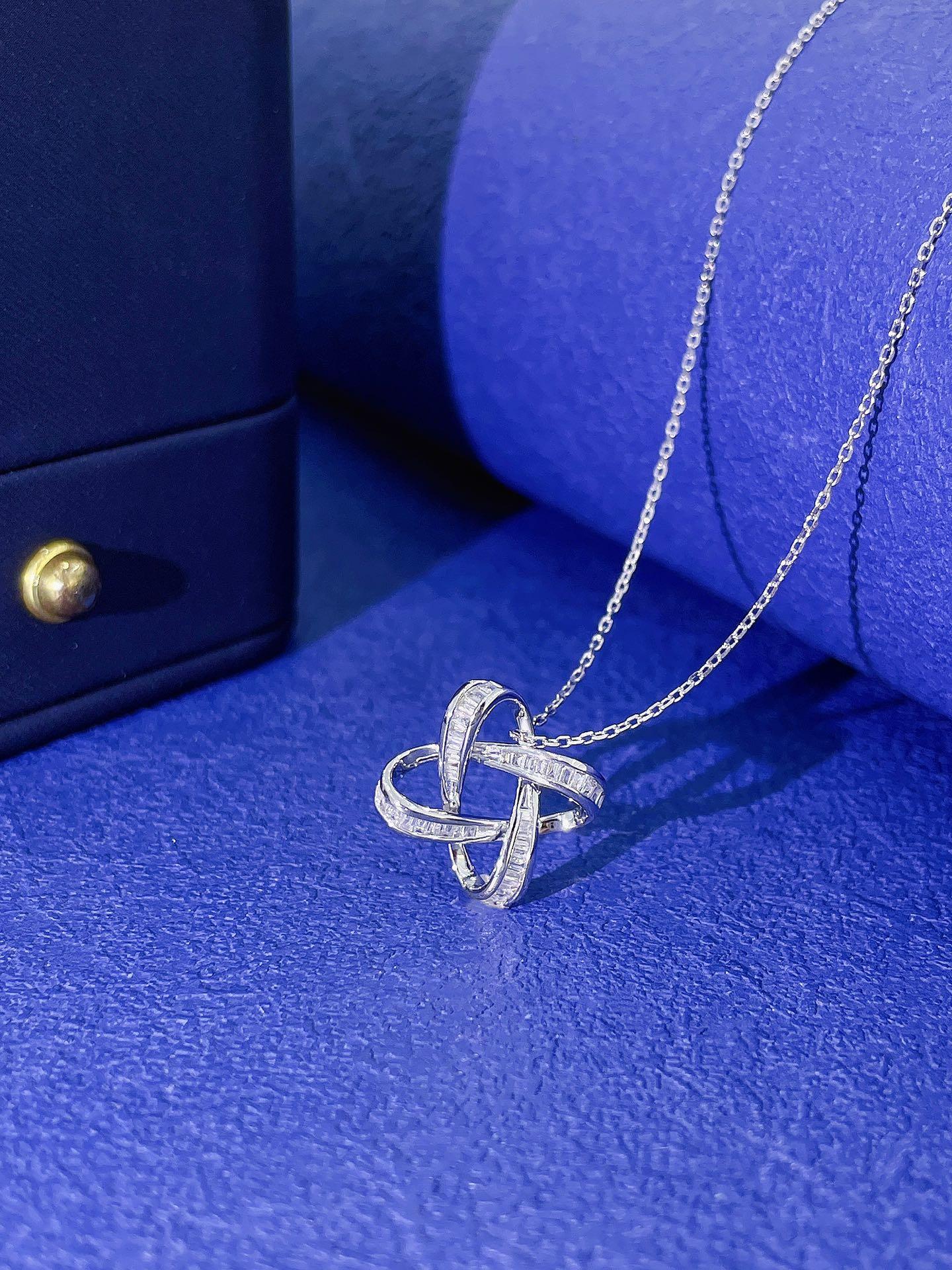 Total Weight: 9.00 g
Net Gold Weight: 1.864 g
Diamonds: 40 Stones, 0.180 CT

This elegant necklace features a hollow square pendant crafted in 18K white gold, adorned with sparkling diamonds. Its minimalistic yet luxurious design makes it a