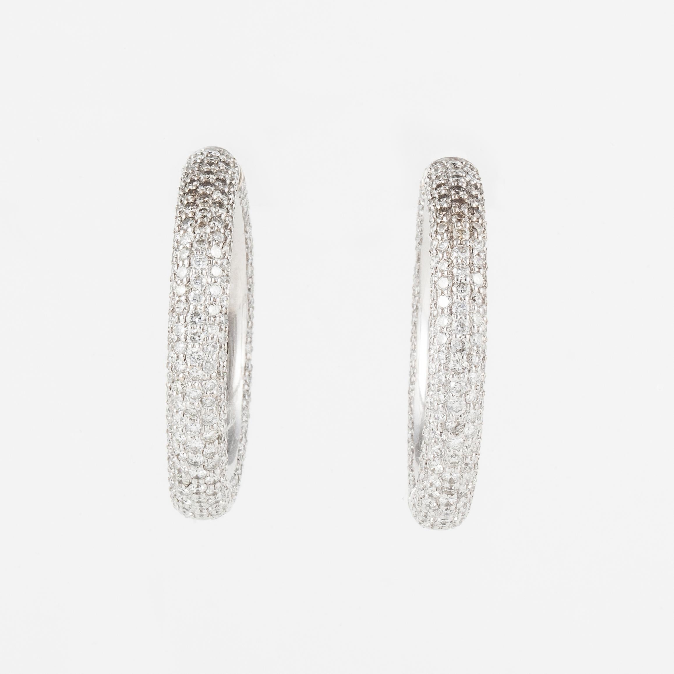 Round Cut 18K White Gold Diamond Hoop Earrings For Sale