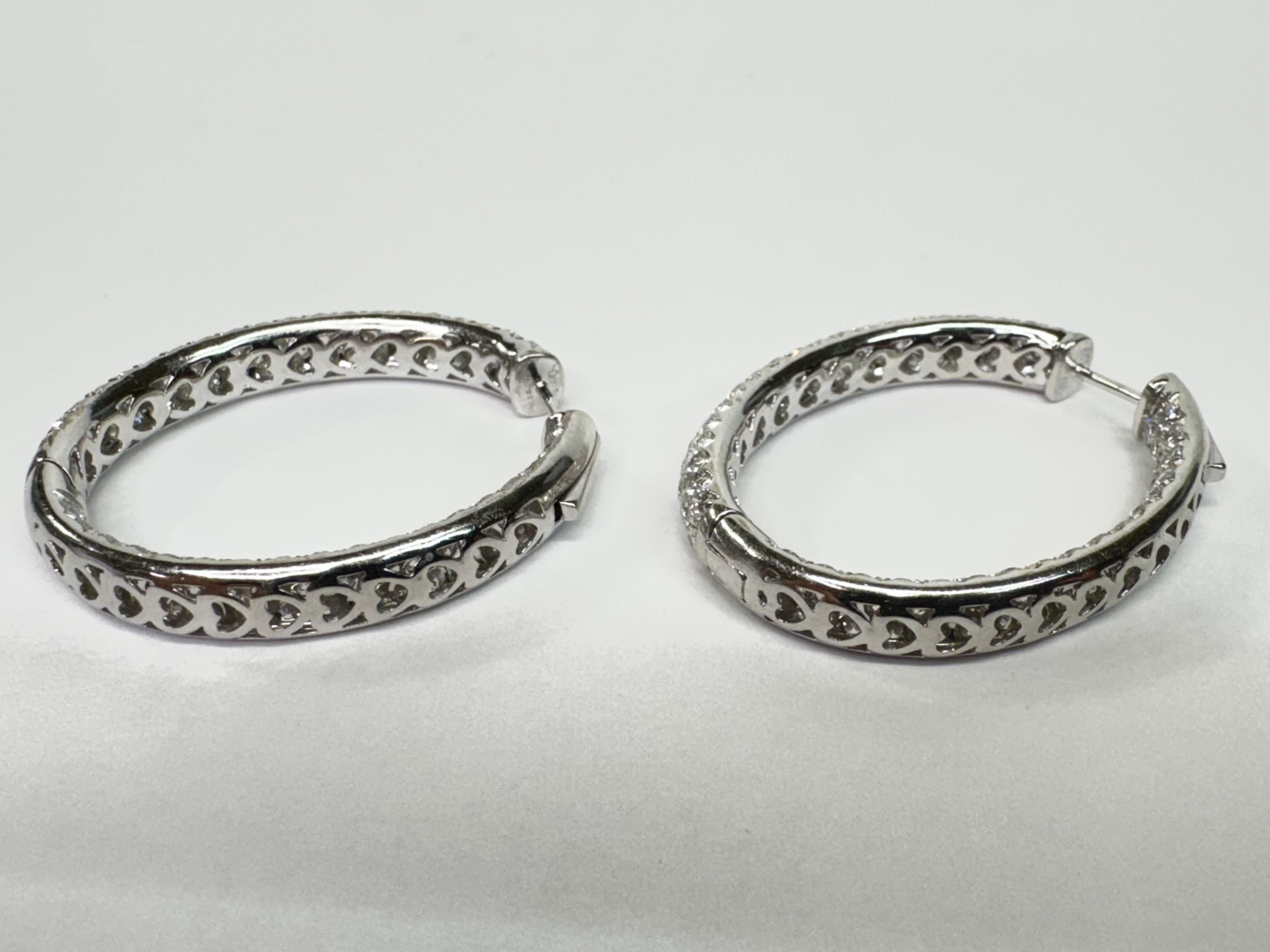 18k White Gold Diamond Hoop Earrings In Good Condition For Sale In Palm Desert, CA