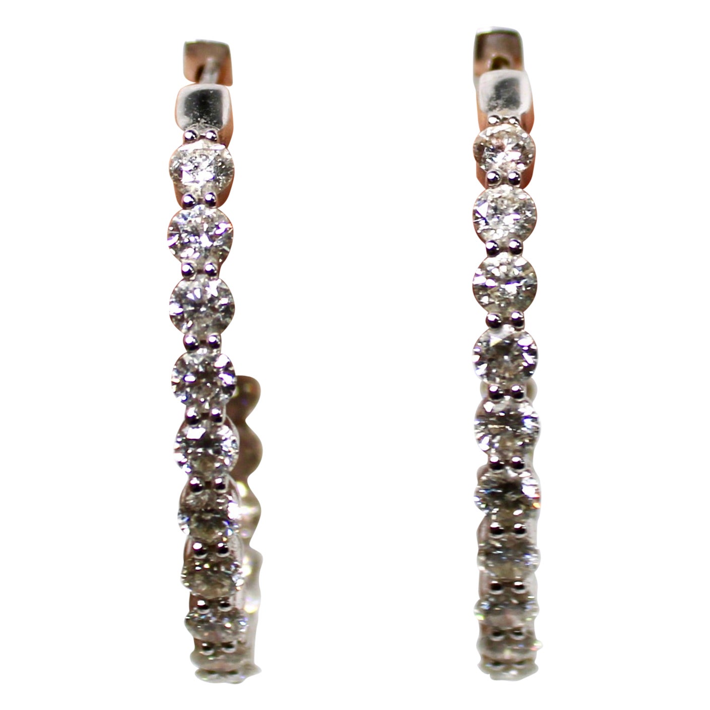 18k White Gold Diamond Hoop Earrings en vente