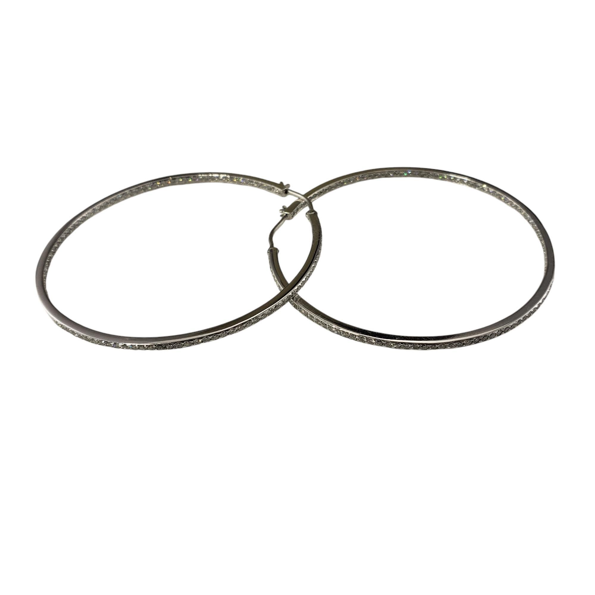 18 Karat White Gold Diamond Hoop Earrings JAGi Certified-

These sparkling large hoop earrings each feature 100 round brilliant cut diamonds set in 14K white gold.

Approximate total diamond weight: .70 ct. -.84 ct.

Diamond color: G-H

Diamond