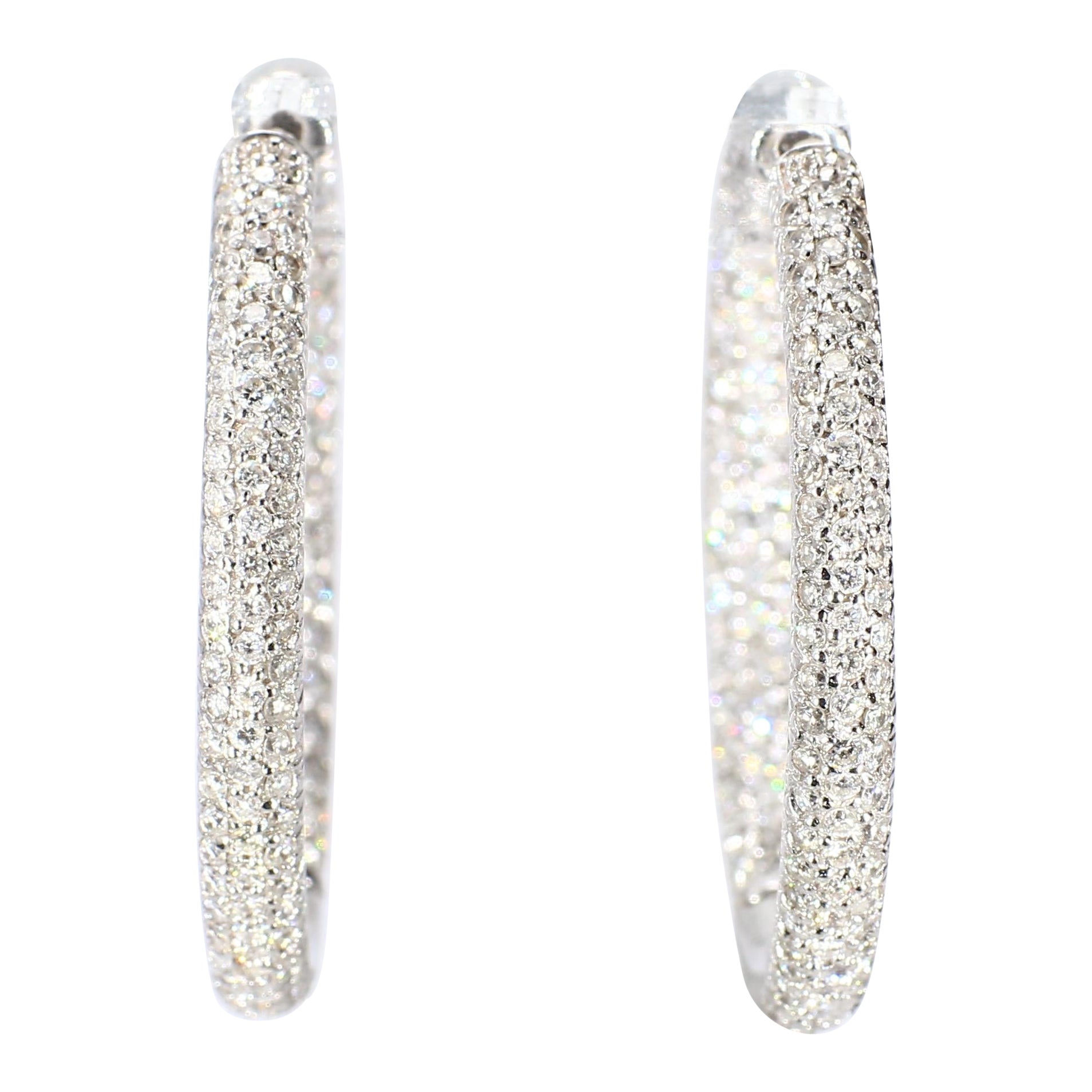 Orecchini a cerchio con diamanti in oro bianco 18k con ~2,9ctw di diamanti SI1/H in vendita