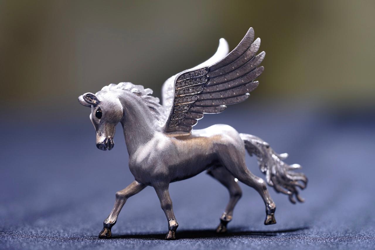 Modern 18K White Gold Diamond Horse Brooch & Pendant For Sale