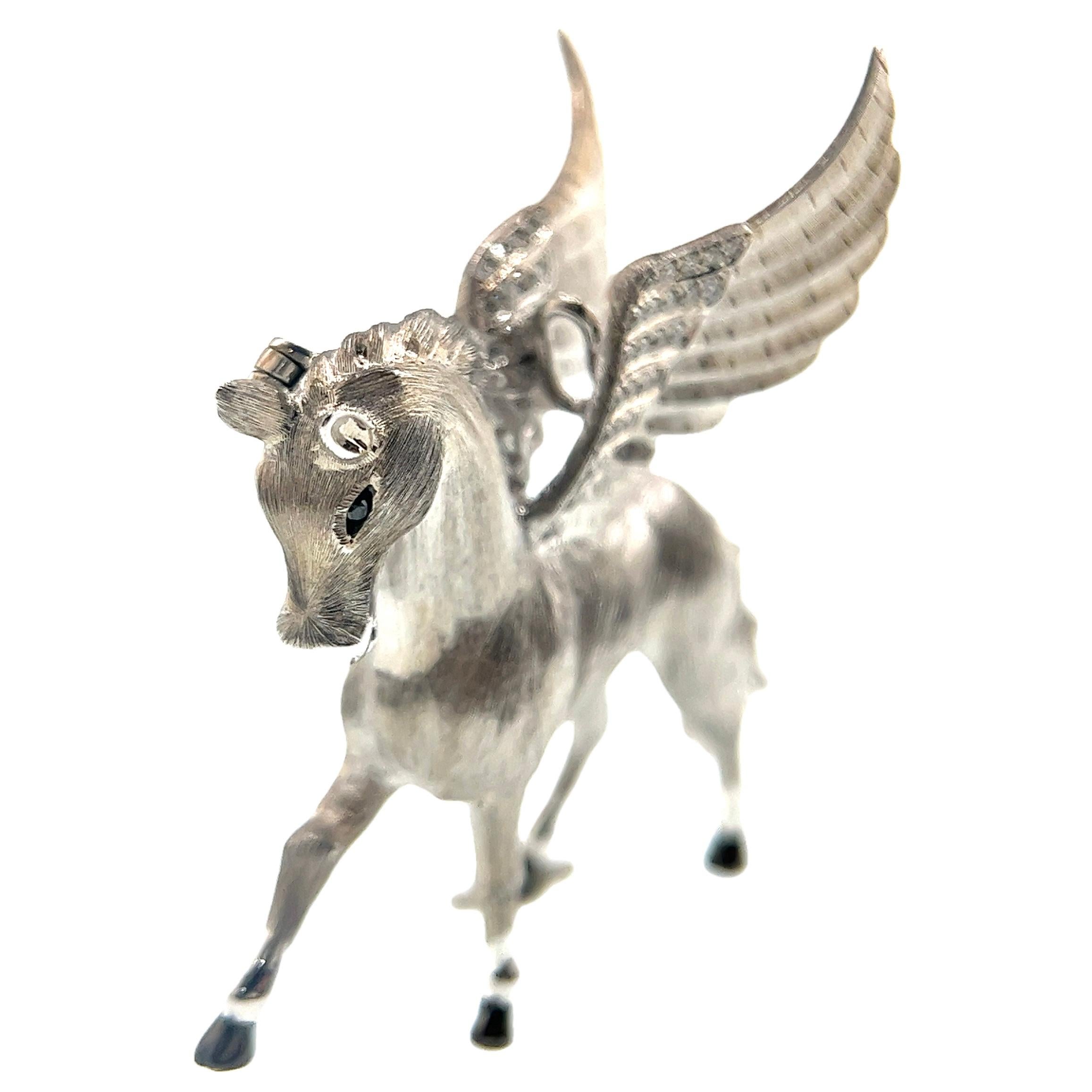 18K White Gold Diamond Horse Brooch & Pendant In New Condition For Sale In Kowloon, HK