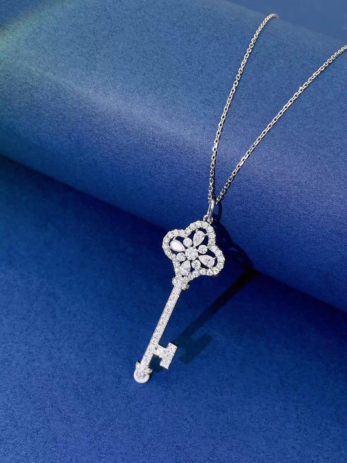 Round Cut 18K White Gold Diamond Key Necklace For Sale