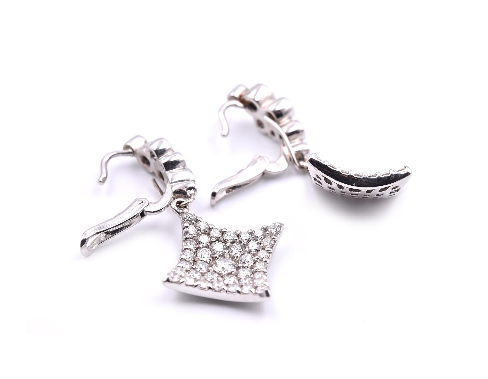 18 Karat White Gold Diamond Kite Drop Earrings In Excellent Condition For Sale In Scottsdale, AZ