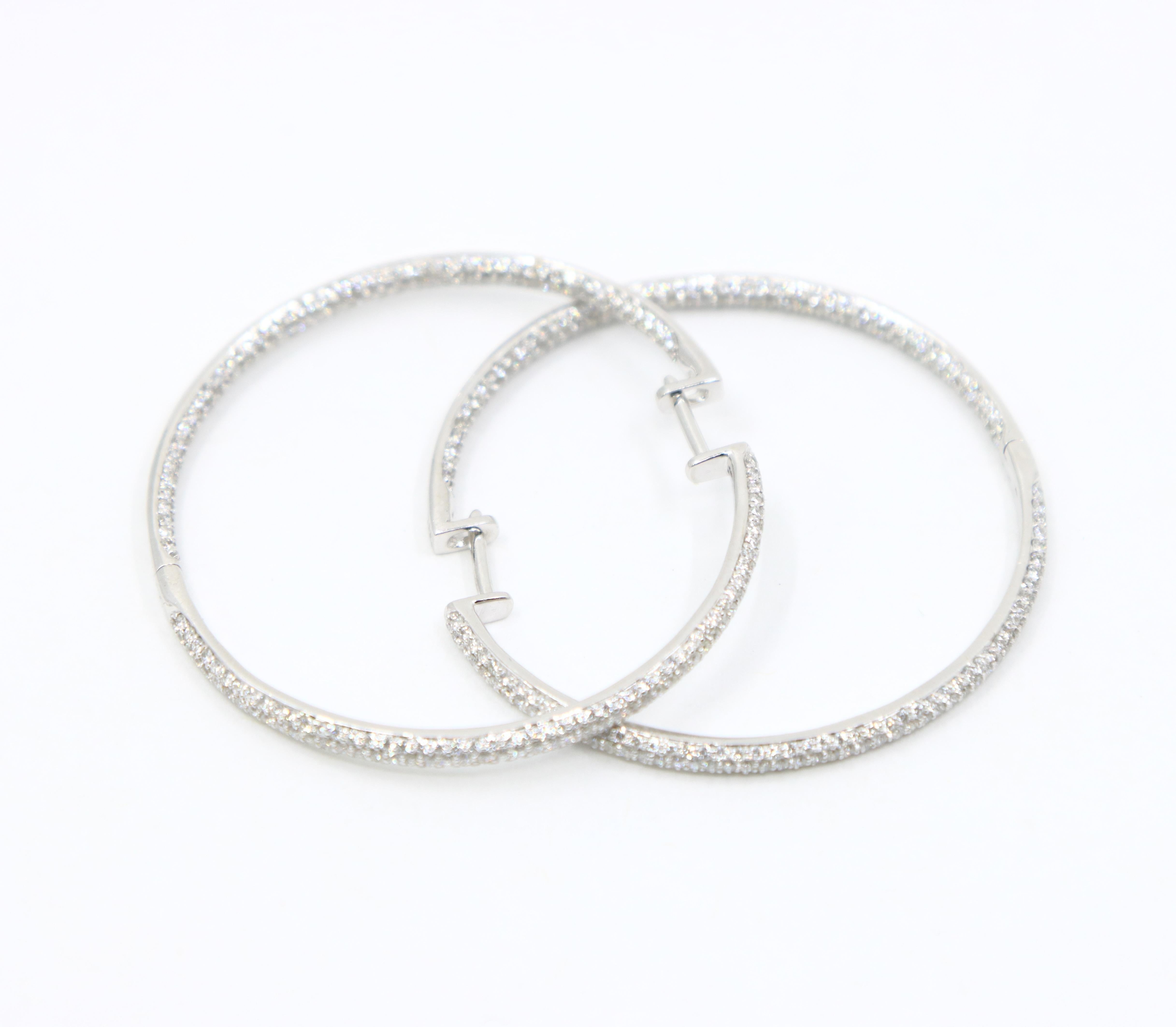 Boucles d'oreilles en or blanc 18 carats avec diamants en vente 5