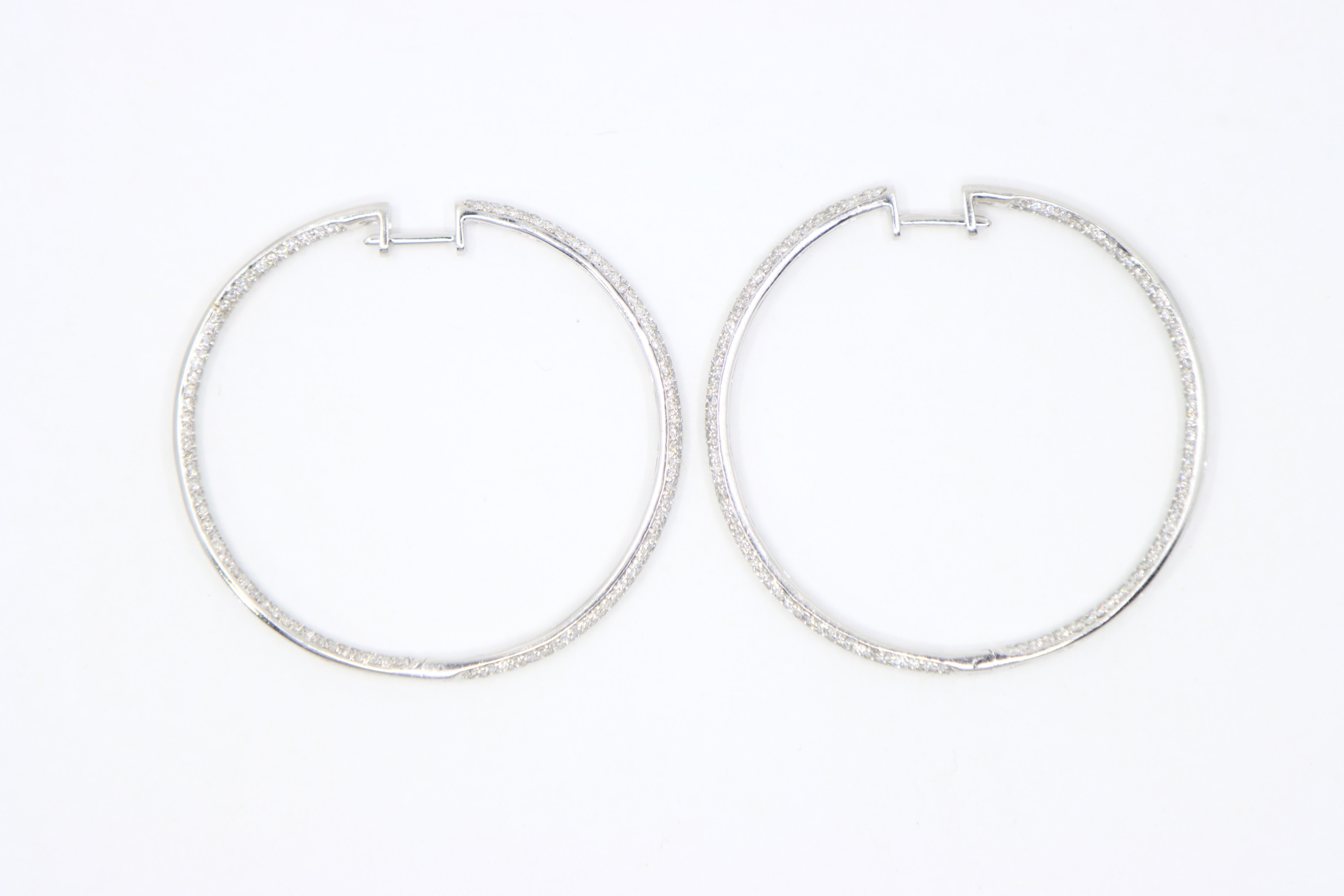 Boucles d'oreilles en or blanc 18 carats avec diamants en vente 6