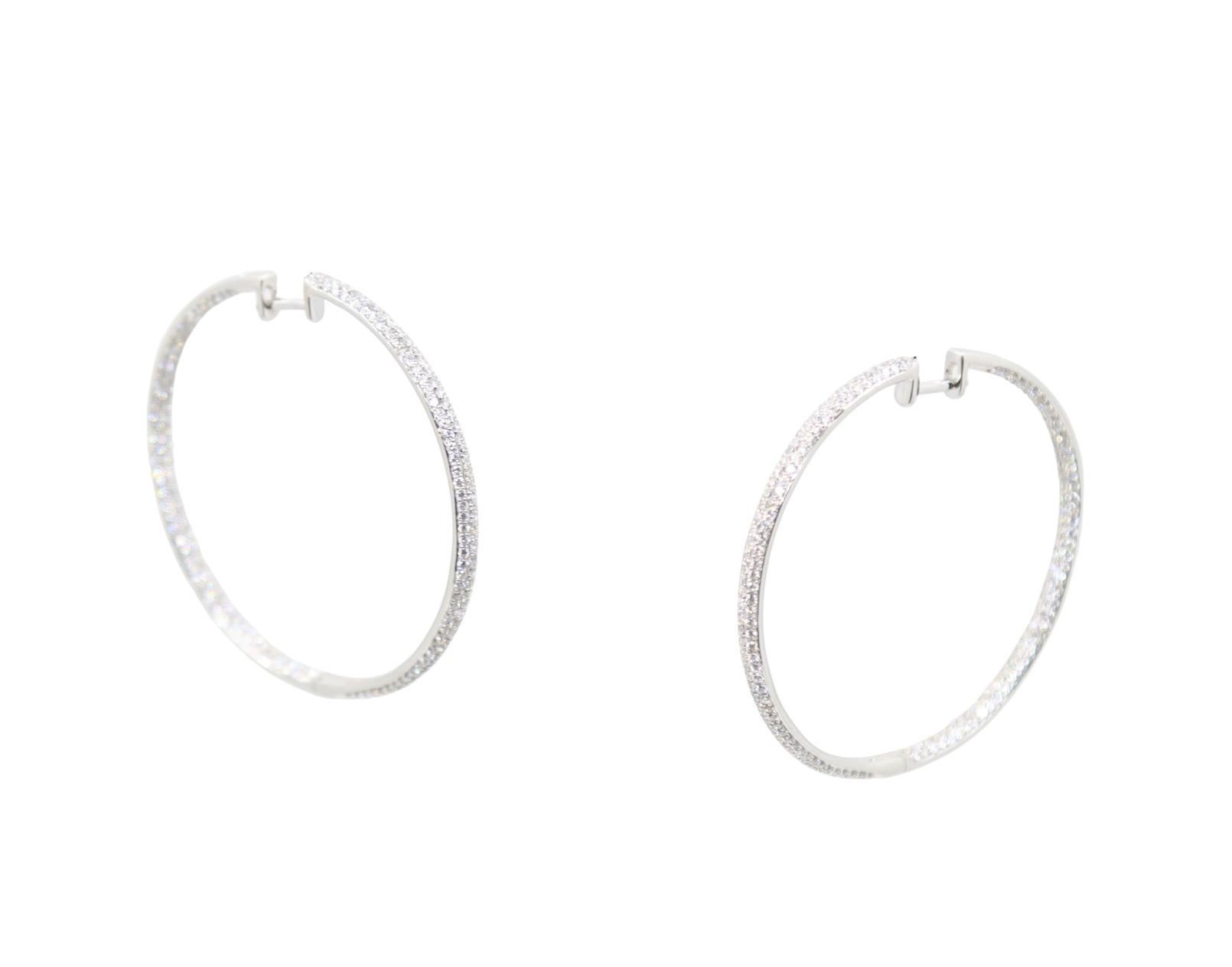 Taille brillant Boucles d'oreilles en or blanc 18 carats avec diamants en vente