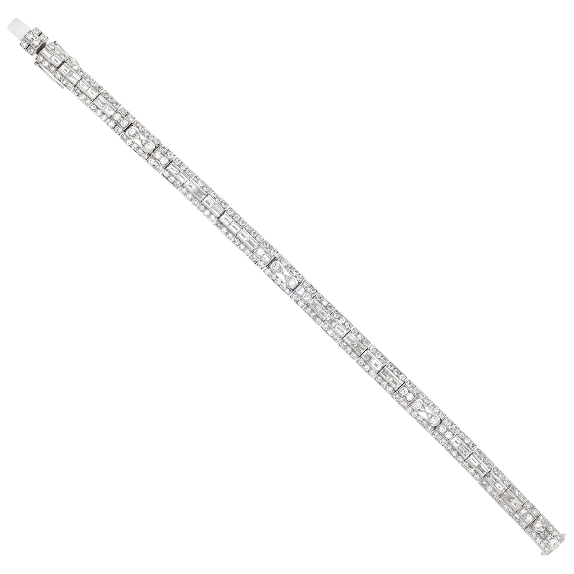 Women's 18k white gold diamond line bracele with 4.55 carats in round and emerald cut di