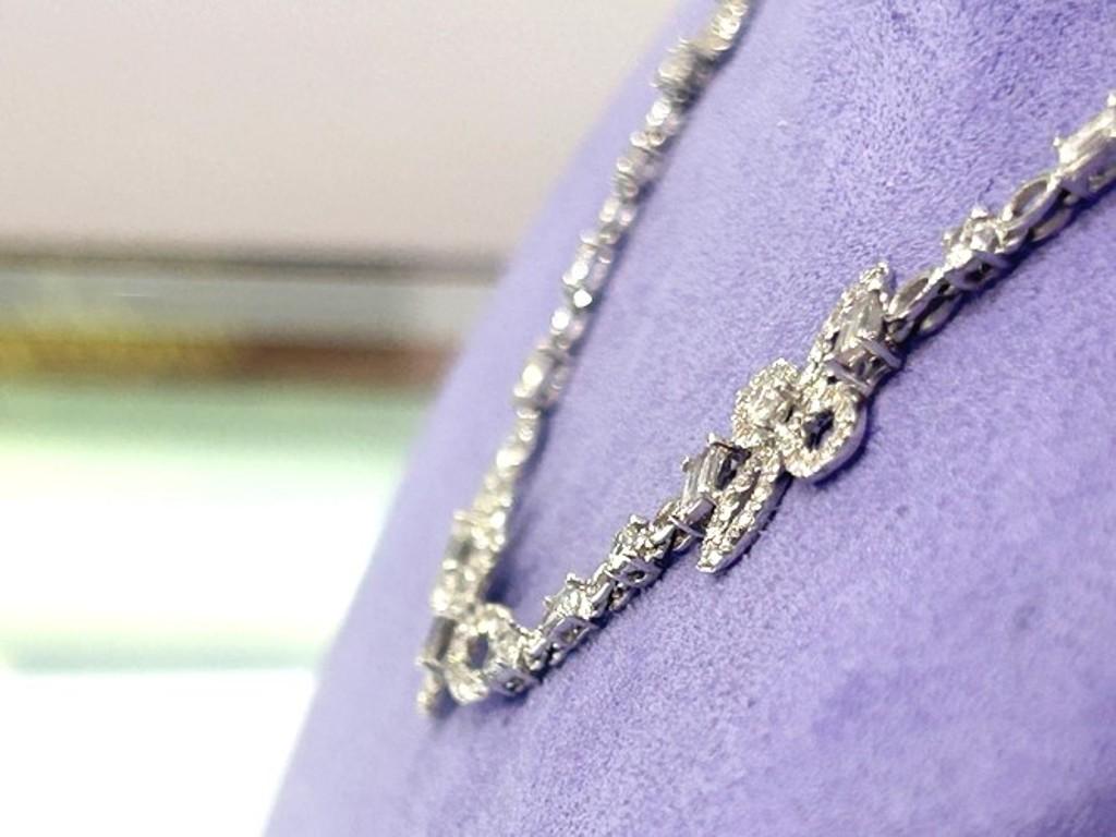 18K Weißgold Diamant Mixed Cut Blume Station Tennis Halskette 5,78 Karat Damen im Angebot