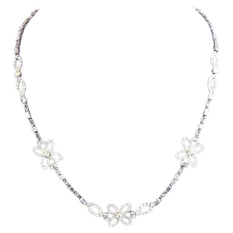 18K Weißgold Diamant Mixed Cut Blume Station Tennis Halskette 5,78 Karat im Angebot