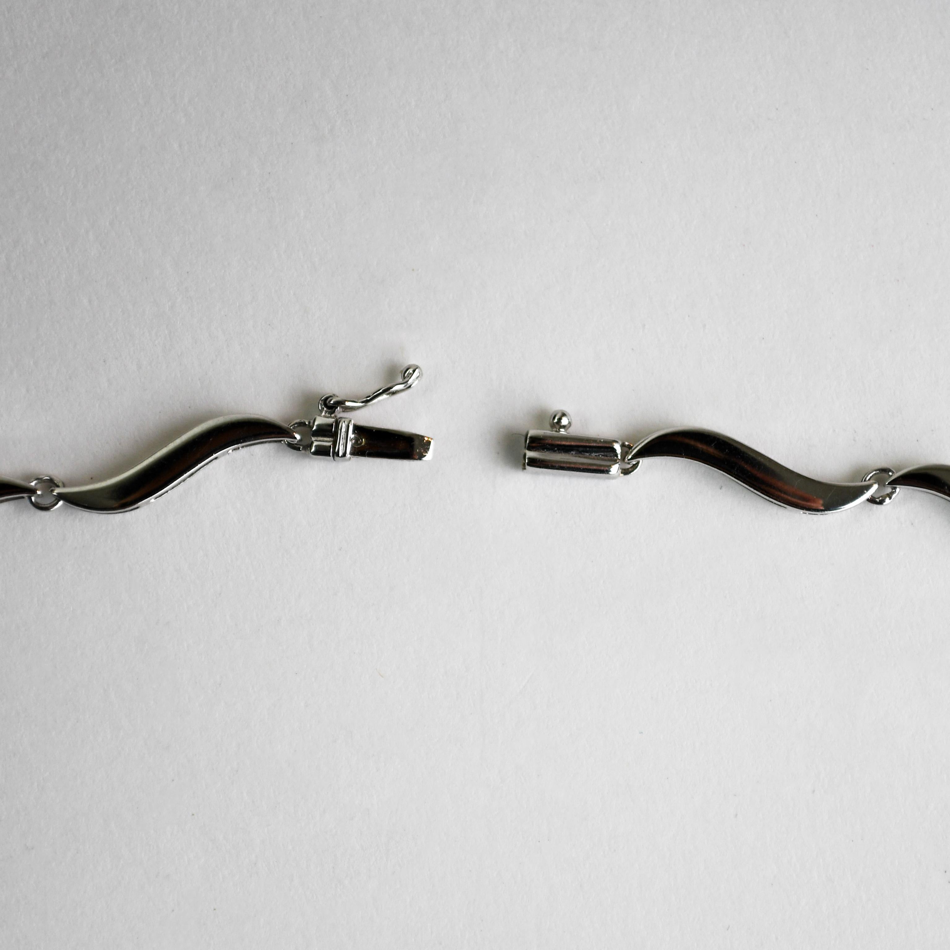 Collier en or blanc 18 carats avec diamants 2,00 carats Excellent état - En vente à Laguna Beach, CA