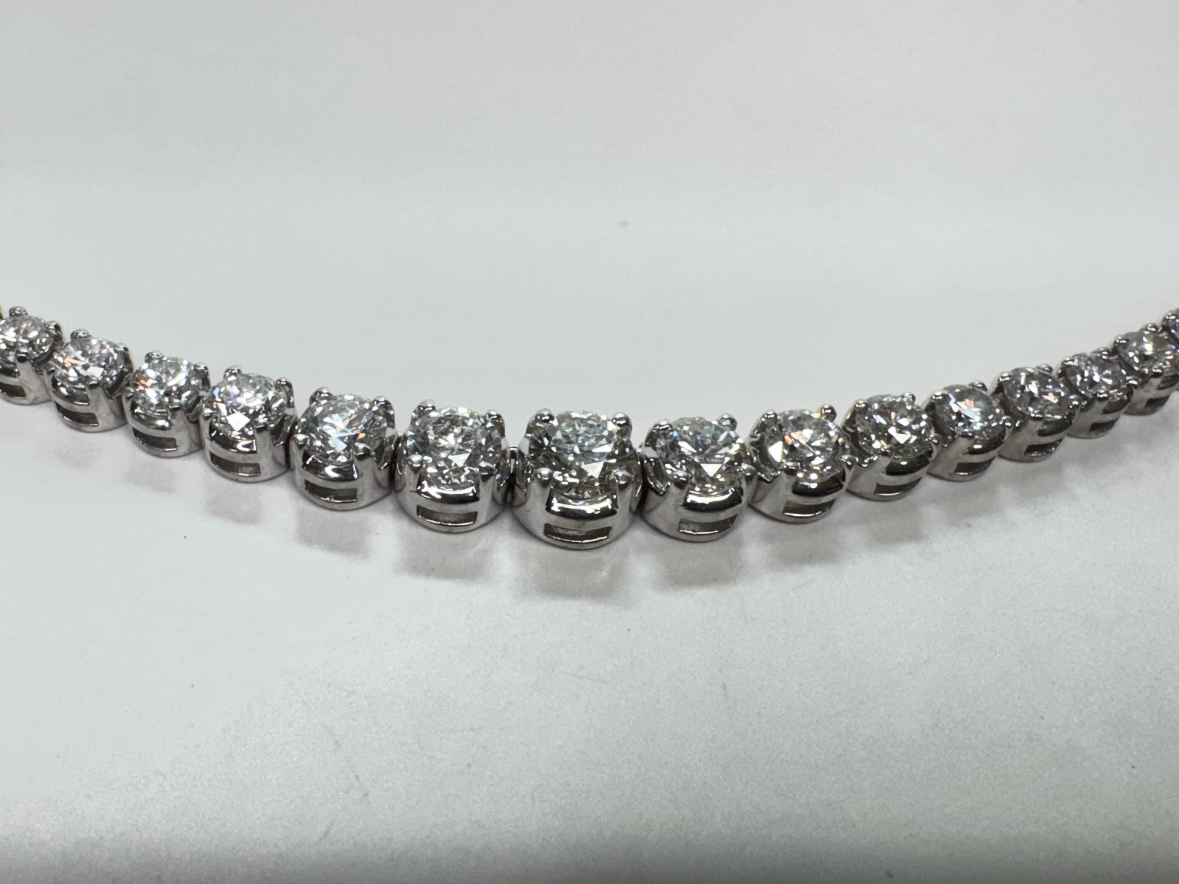 Taglio rotondo Collana di diamanti in oro bianco 18k in vendita