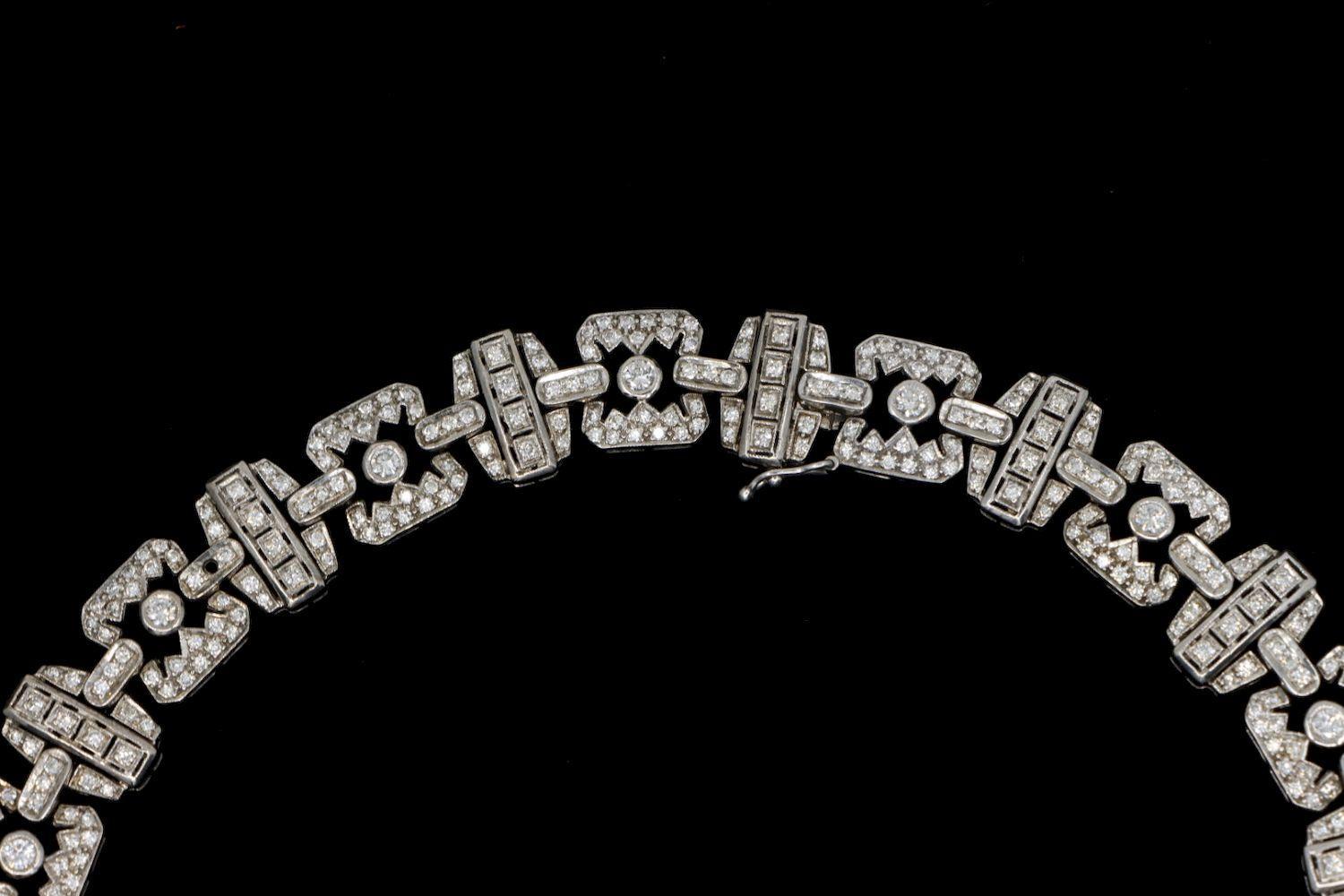 18K White Gold Diamond Necklace In Good Condition For Sale In Flushing, NY